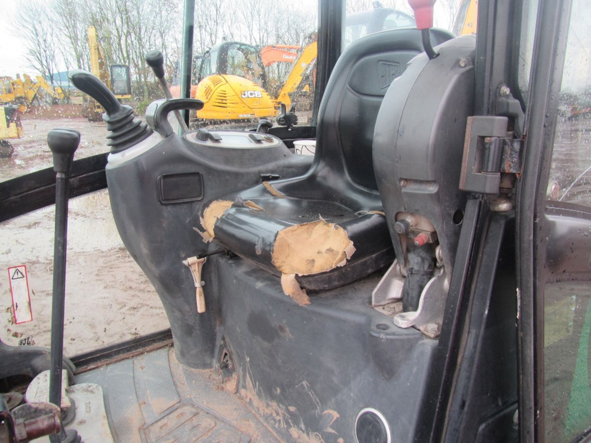 2007 JCB 801.5 Mini Digger c/w Full Cab, Rubber Tracks, 2no. Buckets 2212 Hrs - Image 6 of 6