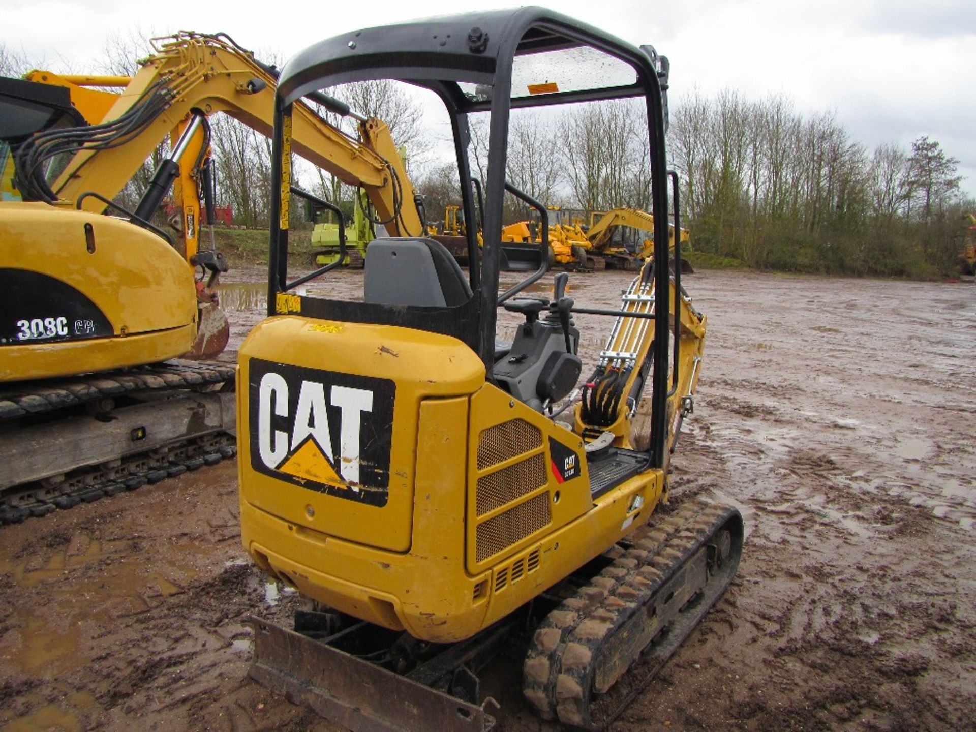 2015 Cat 3014.7D Mini Digger c/w Tracks, Blade, Canopy Cab, on Rubber 600 Hrs - Image 5 of 6