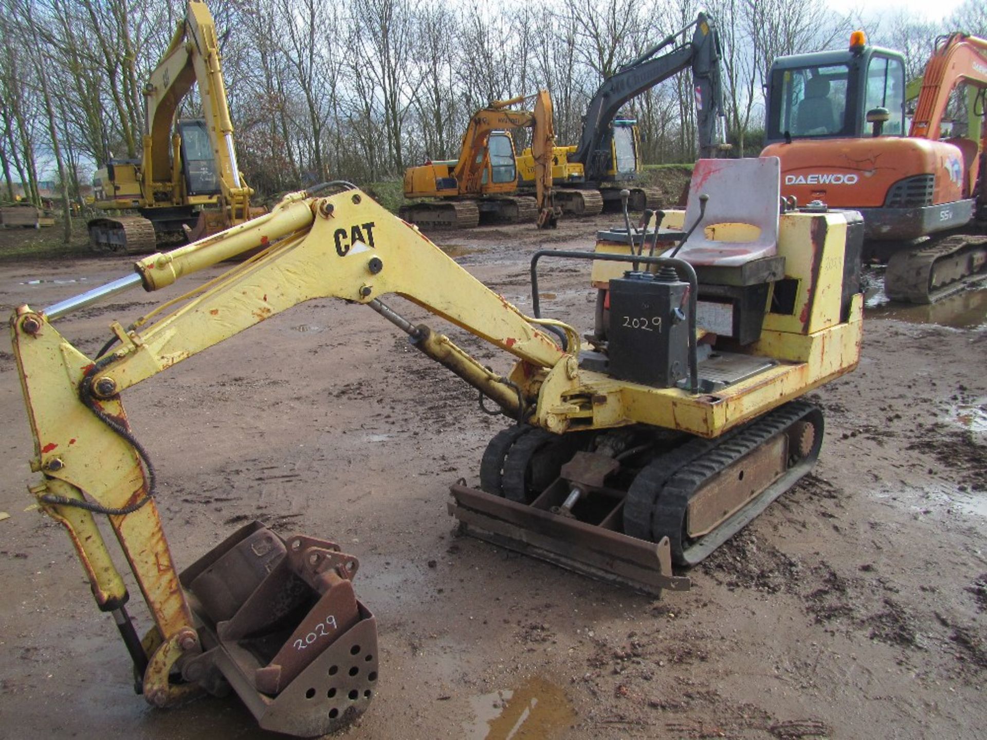 Cat 1.2 Ton Mini Digger c/w Bucket