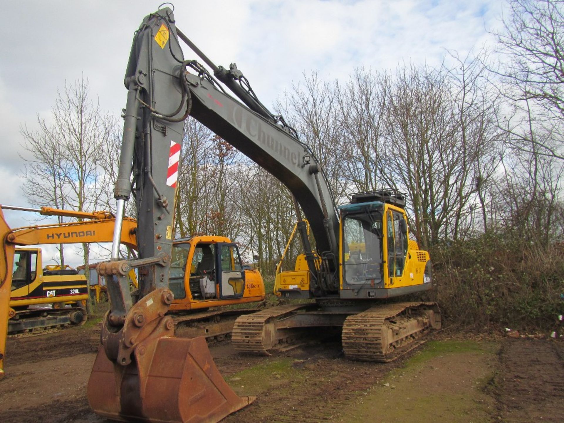 Volvo EC210 Excavator c/w 1 Bucket & Key Ser No EC210BLCV10388 - Image 2 of 8