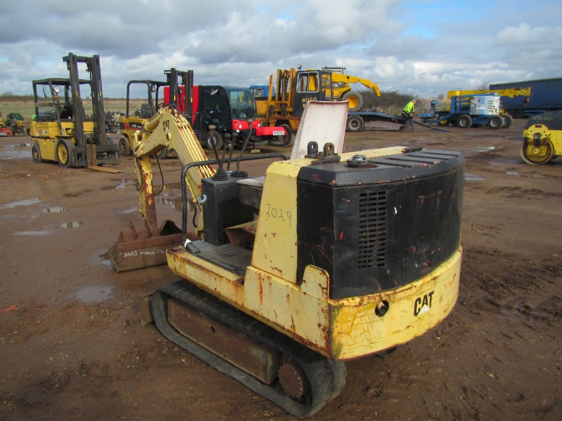 Cat 1.2 Ton Mini Digger c/w Bucket - Image 4 of 7