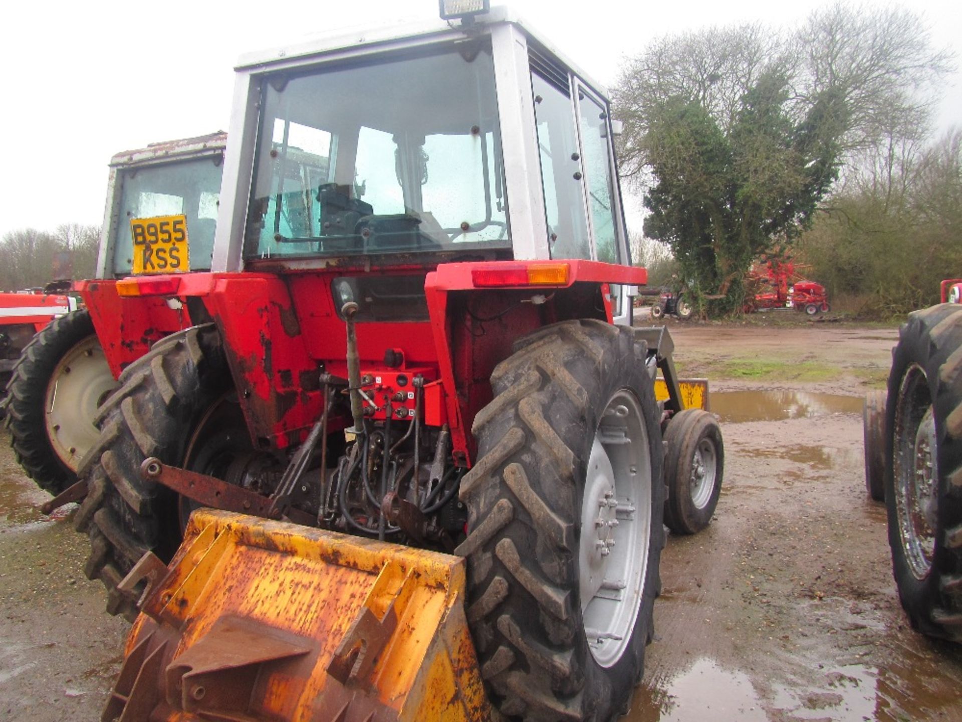 Massey Ferguson 675 2wd Tractor c/w Loader Reg No B955 KSS Ser No T174008 - Bild 4 aus 7