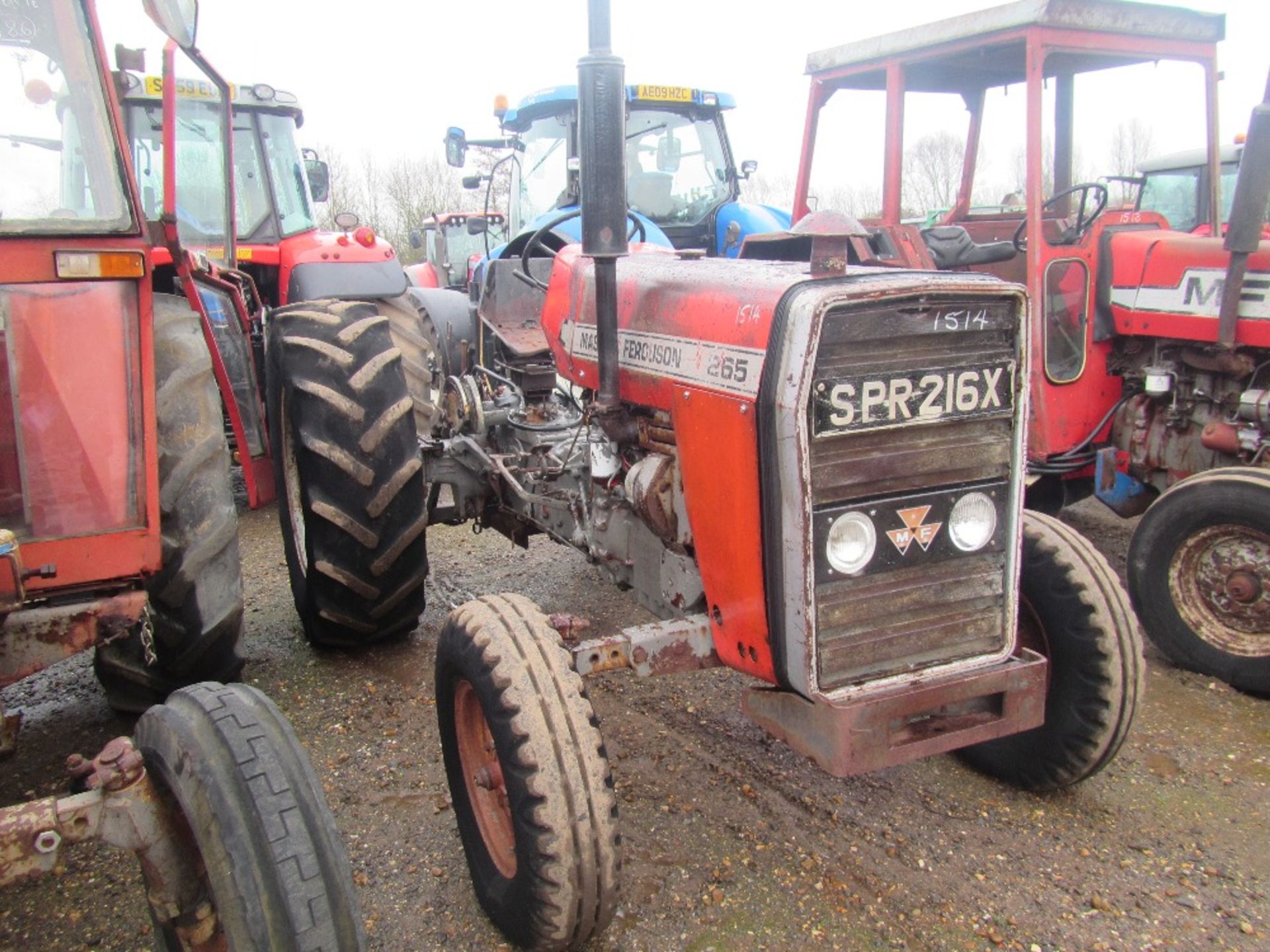 Massey Ferguson 265 Tractor c/w Std Gearbox Reg No SPR 216X Ser No 186518 - Image 3 of 6