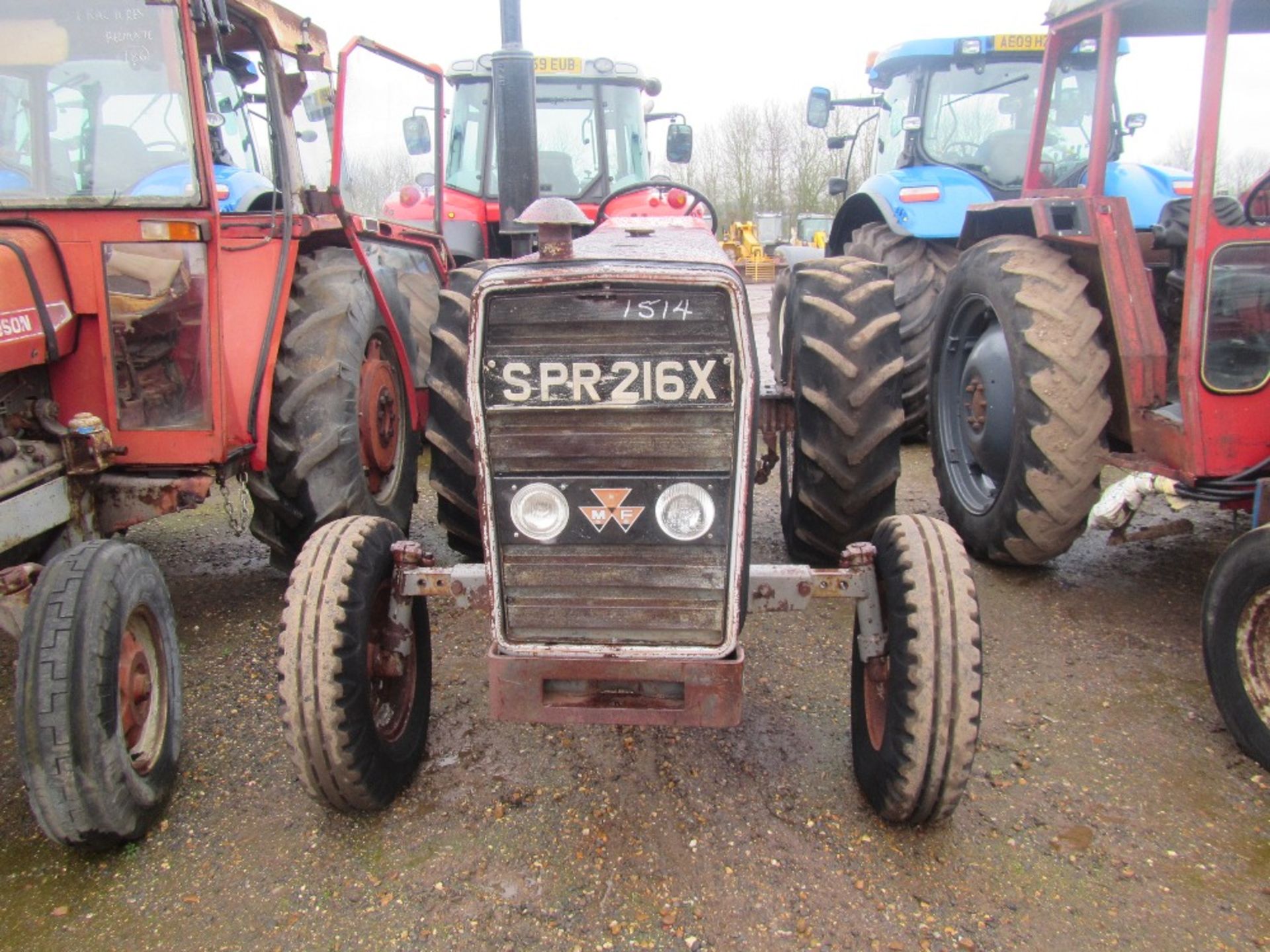 Massey Ferguson 265 Tractor c/w Std Gearbox Reg No SPR 216X Ser No 186518 - Image 2 of 6