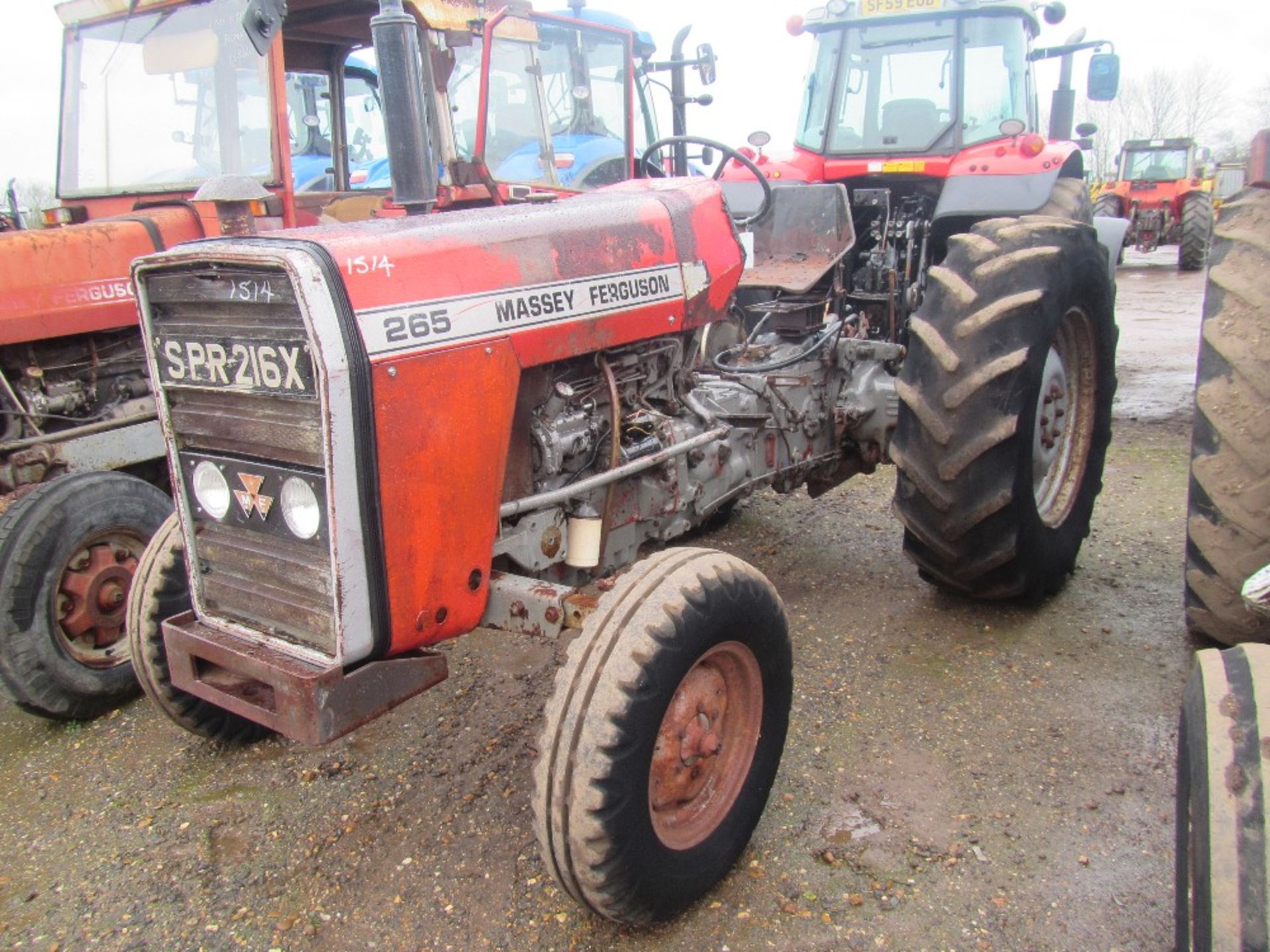 Massey Ferguson 265 Tractor c/w Std Gearbox Reg No SPR 216X Ser No 186518