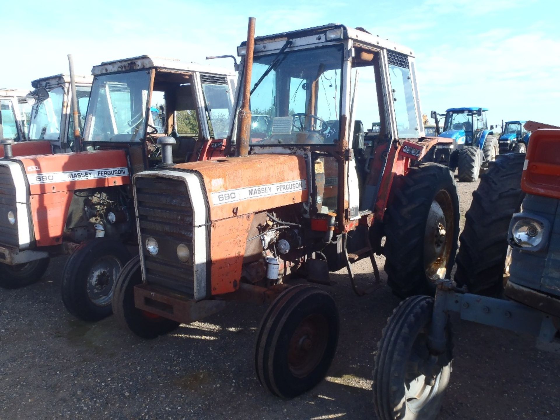 Massey Ferguson 690 Tractor. Ser. No. 702415