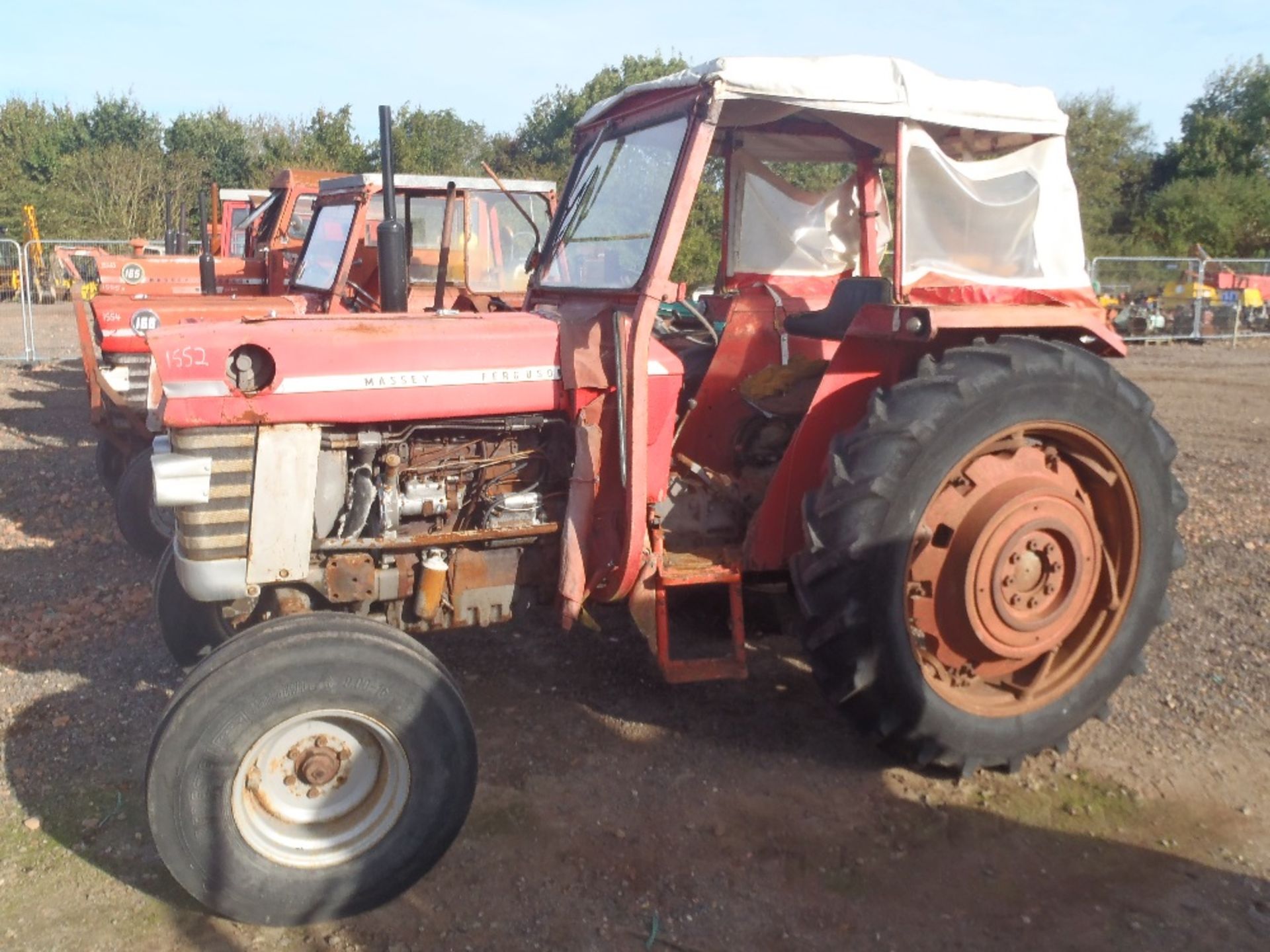 Massey Ferguson 188 Tractor c/w 4 Bolt Lift Pump. Ser. No. 355601
