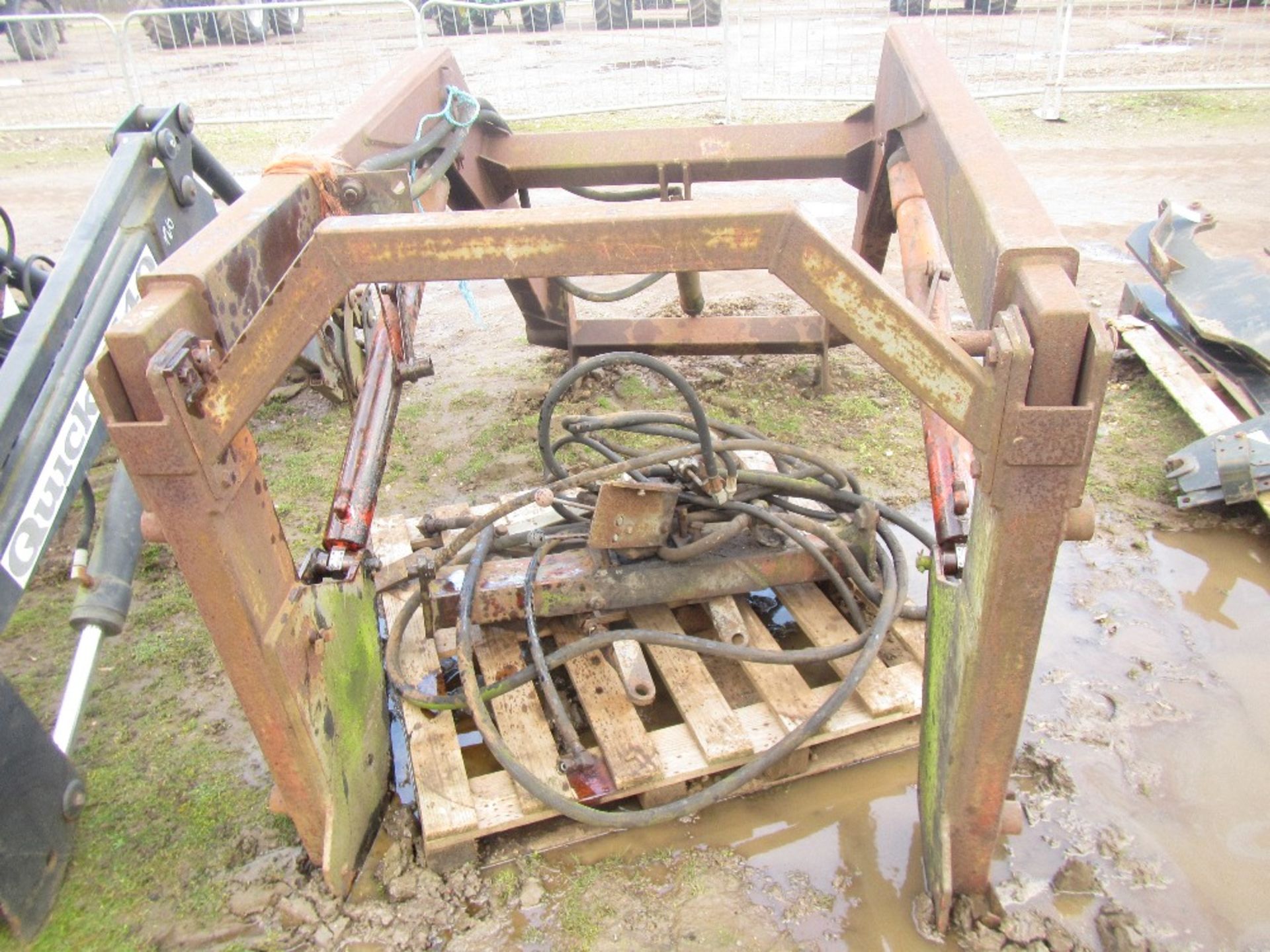 Tractor Fronted Loader - Image 3 of 4