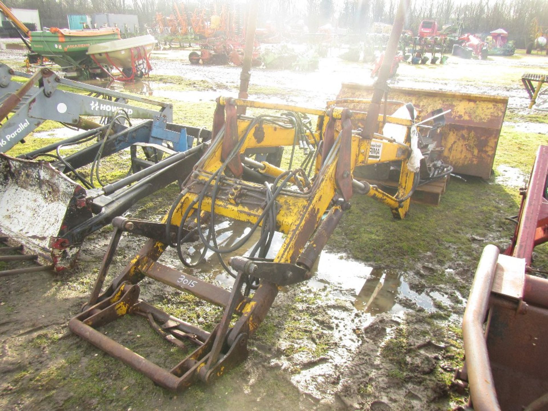 Trima 1610p Loader c/w Bucket & Valve Block, Ford 4 Cylinder Brackets - Image 3 of 6