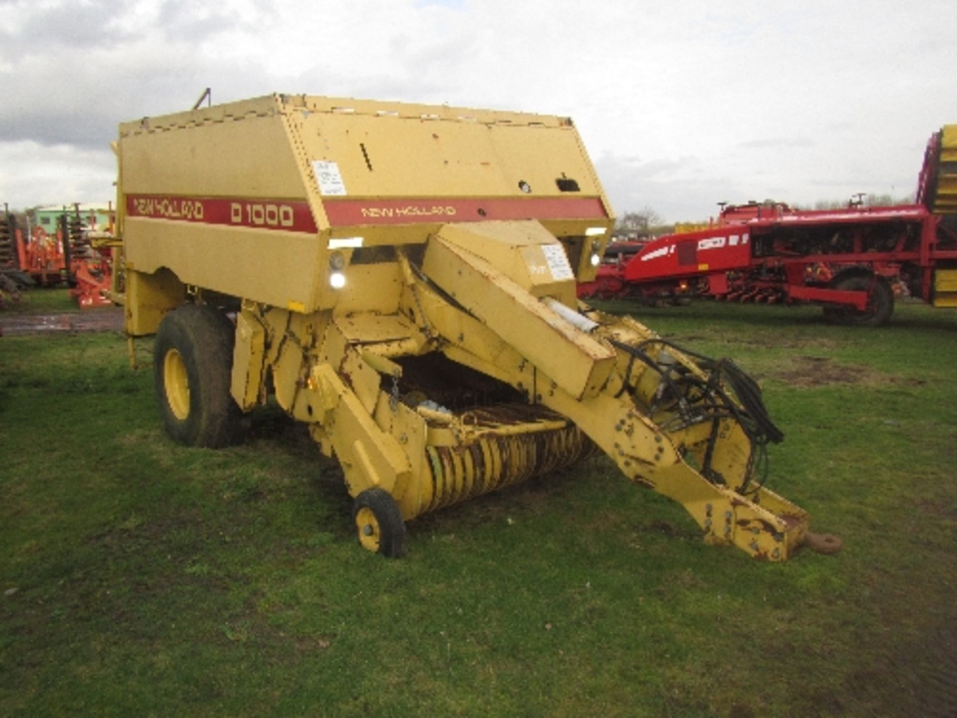 New Holland D1000 Baler