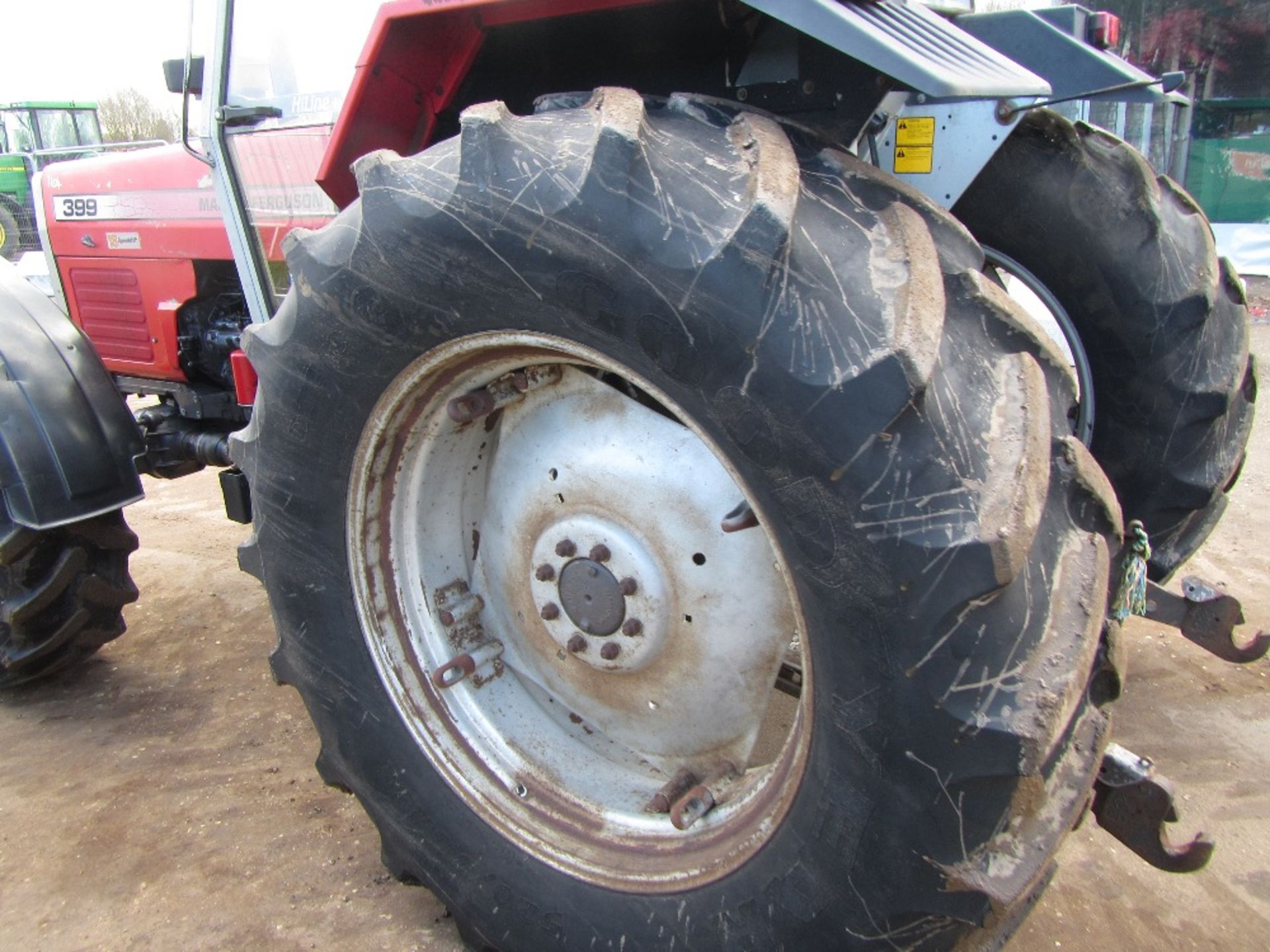 Massey Ferguson 399 Tractor c/w 18 Speed Shift Ser. No. D51323. UNRESERVED LOT - Bild 10 aus 17