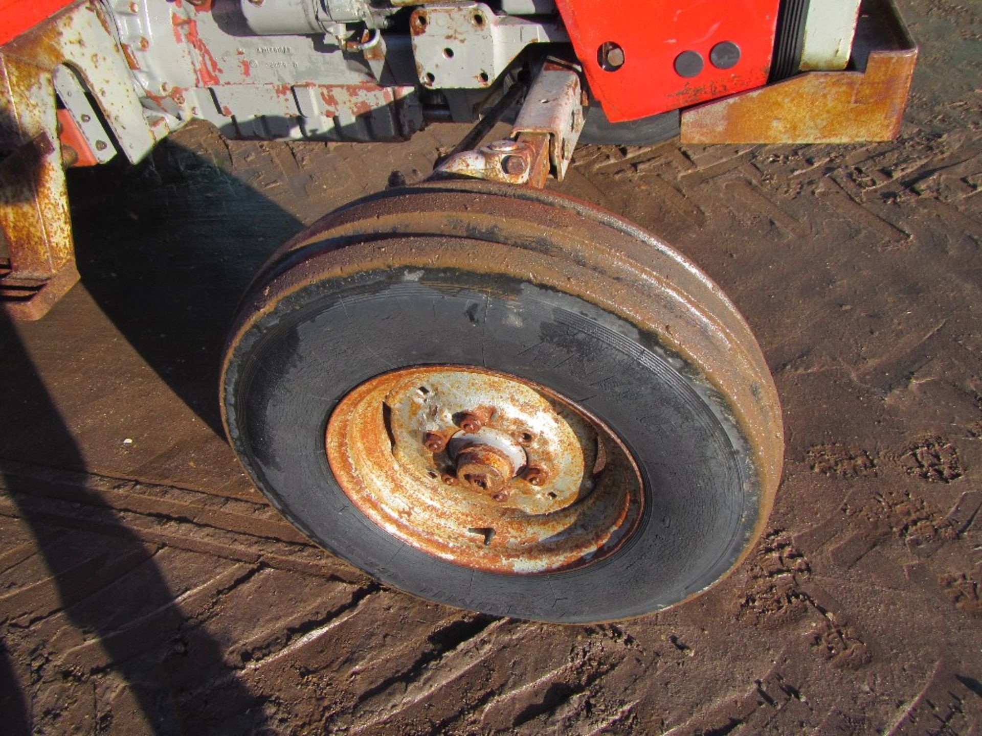 Massey Ferguson 590 Tractor c/w 2 Door Cab & Wide Back Wheels. No V5. 4800 hrs. Reg. No. HAN 433W - Bild 4 aus 17