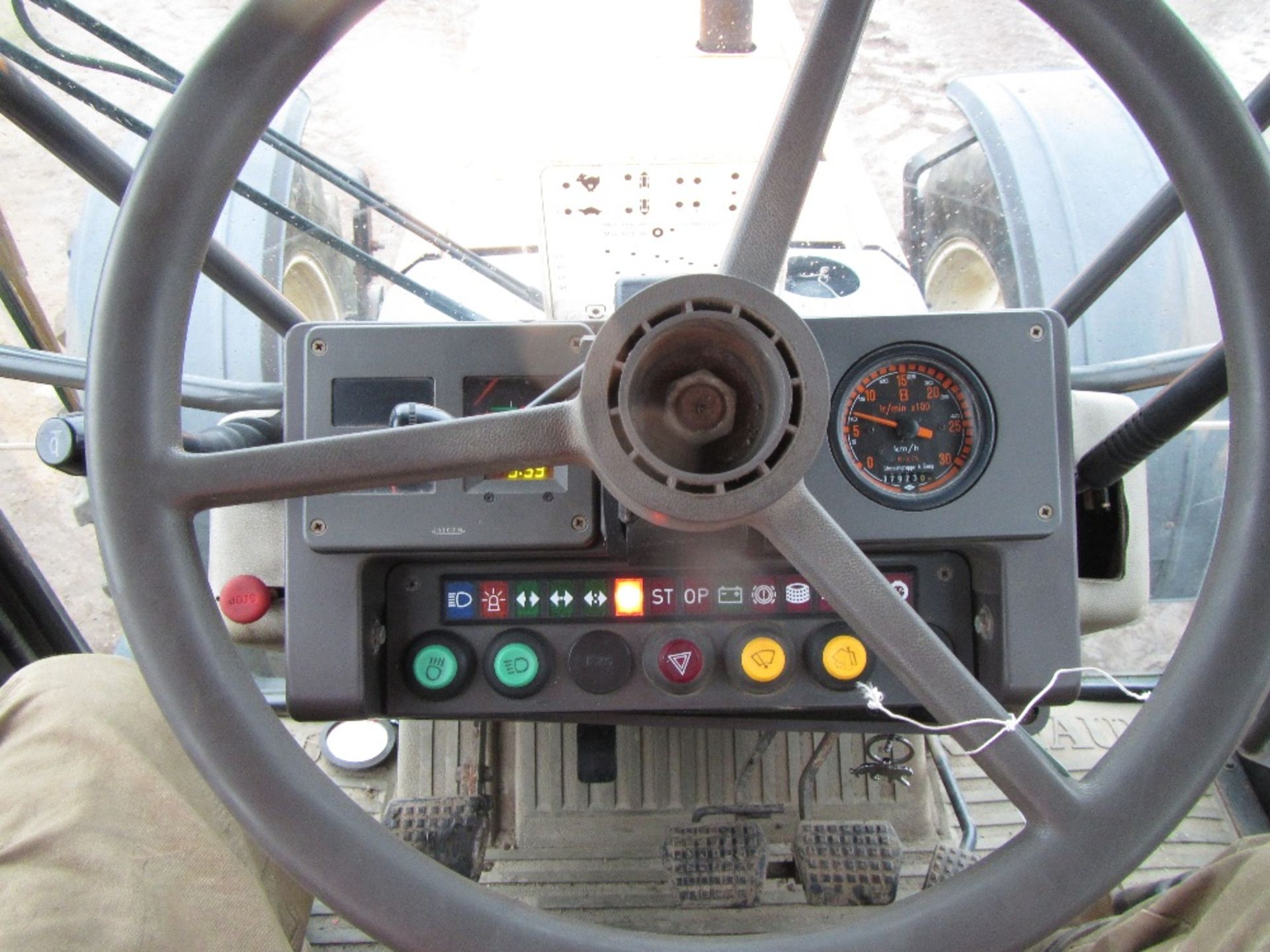 Renault 103.54 Tractor c/w Front Linkage - Bild 14 aus 15