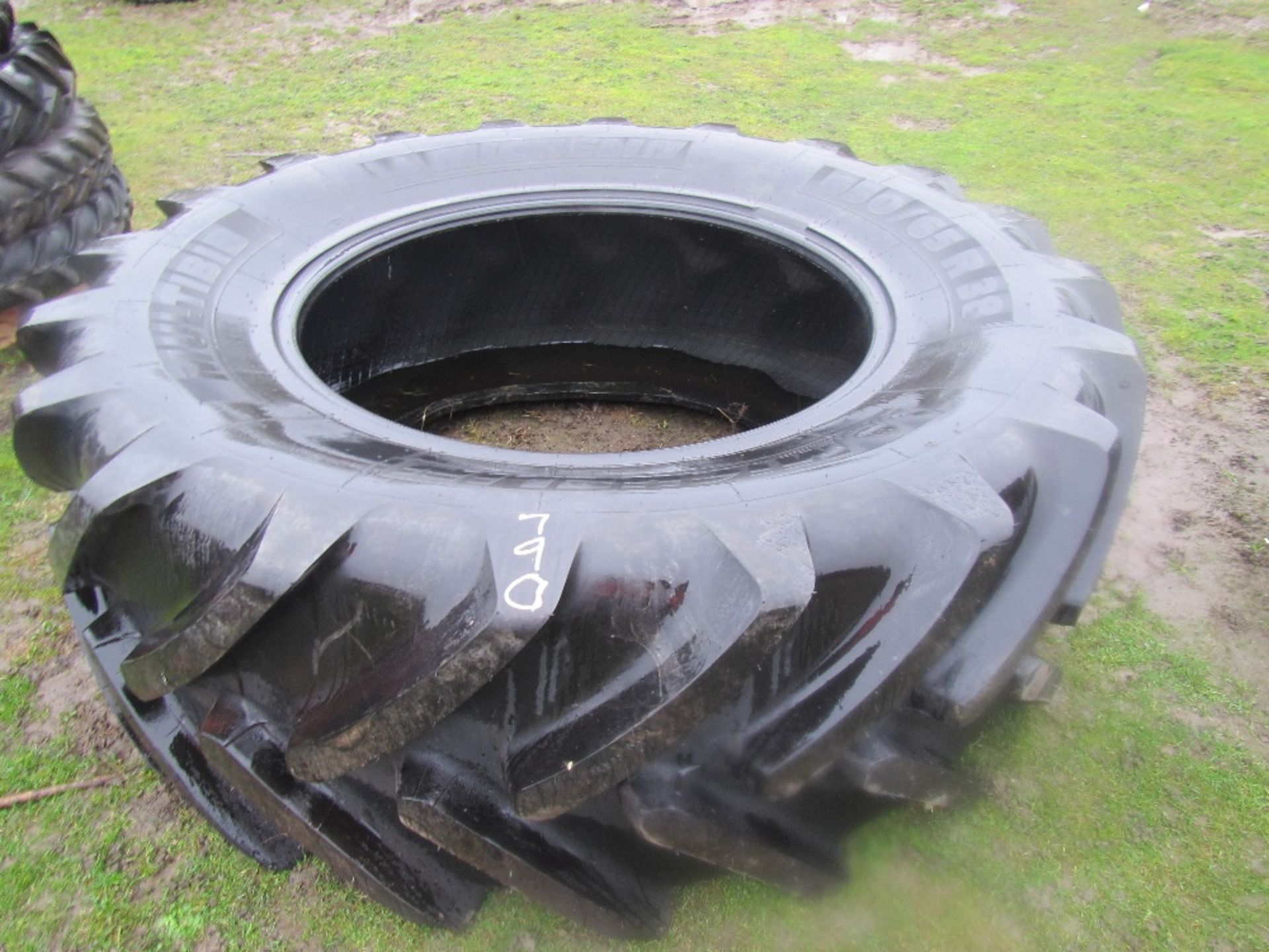Michelin 650x65x38 Tyre