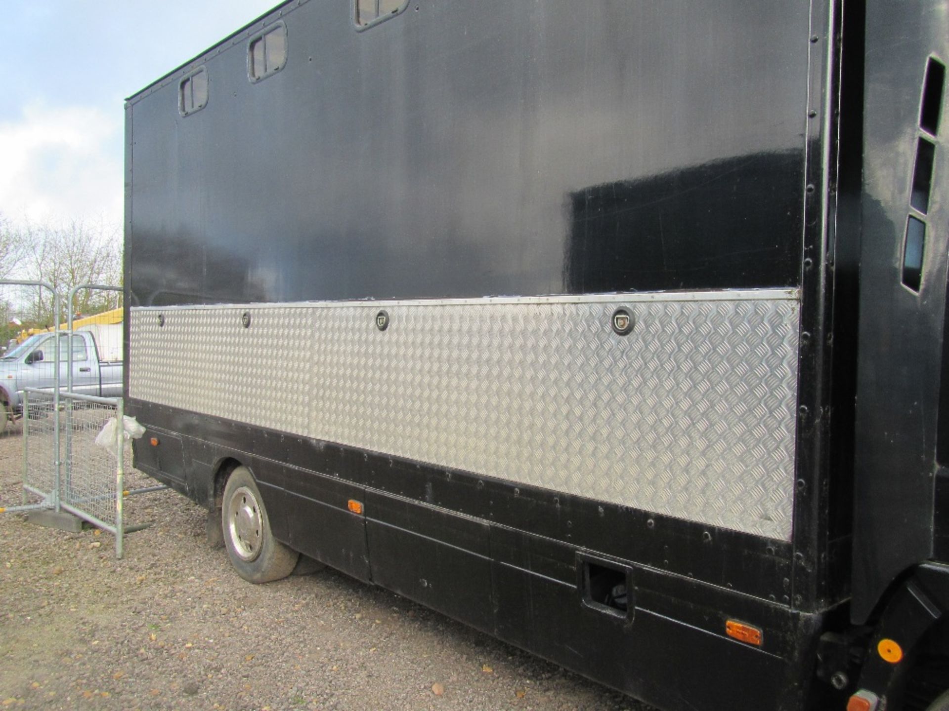 Iveco Cargo 7.5 Ton Horse Box c/w day Living Accommodation. Reg Docs will be supplied. Mileage: - Image 4 of 10