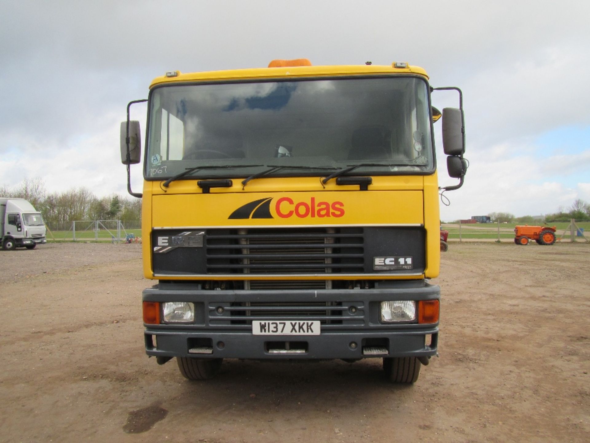 2000 ERF 6x4 Tar Sprayer 13500L Bitumen Tank, Phoenix Variable Width Spray Bar Lorry Reg. No. W137 - Image 2 of 7