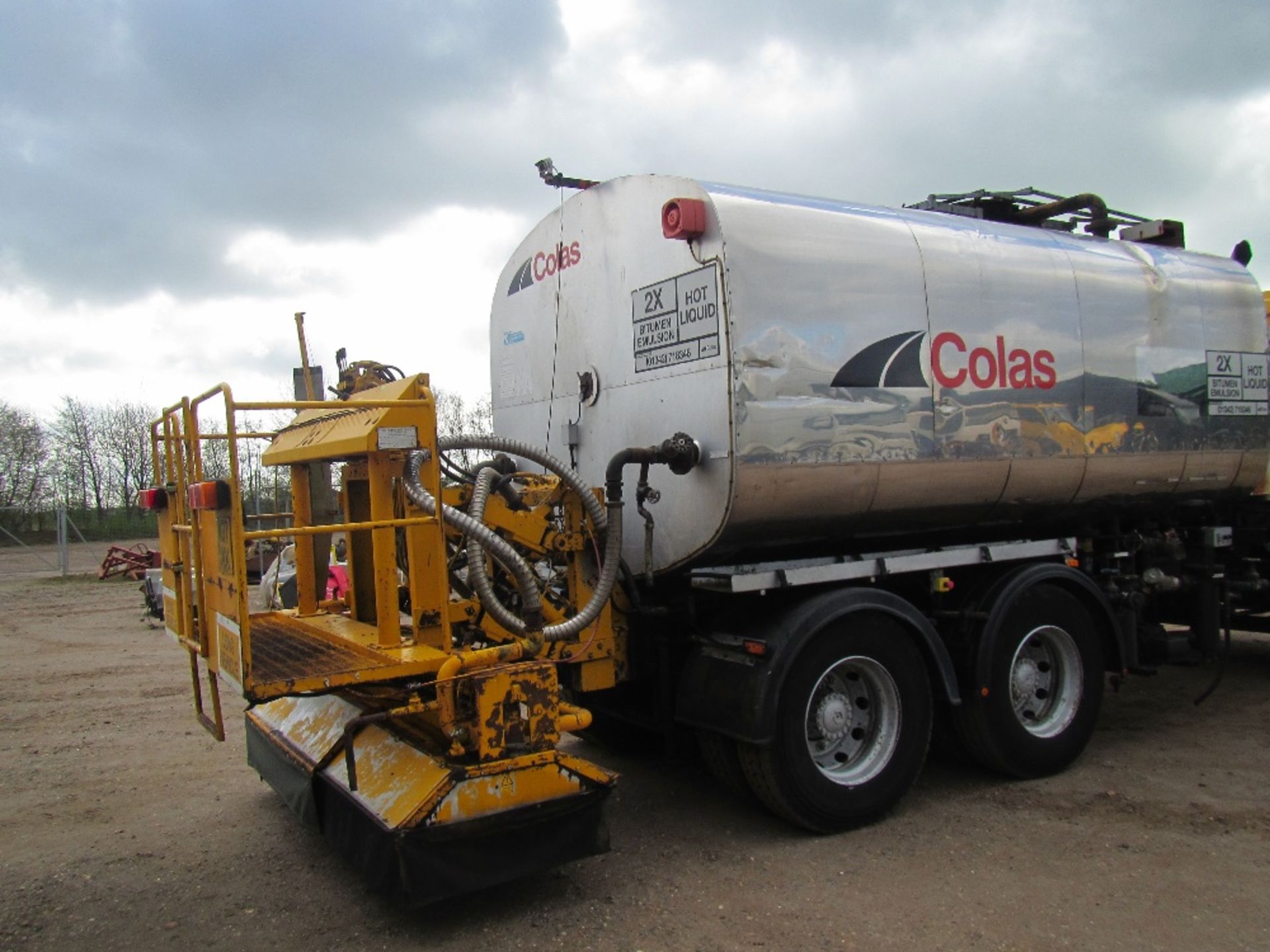 2000 ERF 6x4 Tar Sprayer 13500L Bitumen Tank, Phoenix Variable Width Spray Bar Lorry Reg. No. W137 - Image 5 of 7