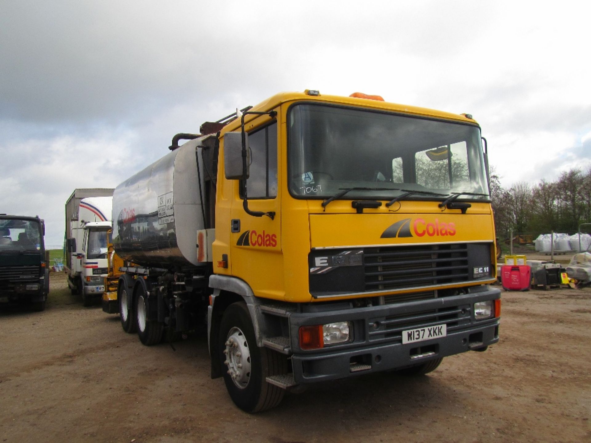 2000 ERF 6x4 Tar Sprayer 13500L Bitumen Tank, Phoenix Variable Width Spray Bar Lorry Reg. No. W137 - Image 3 of 7