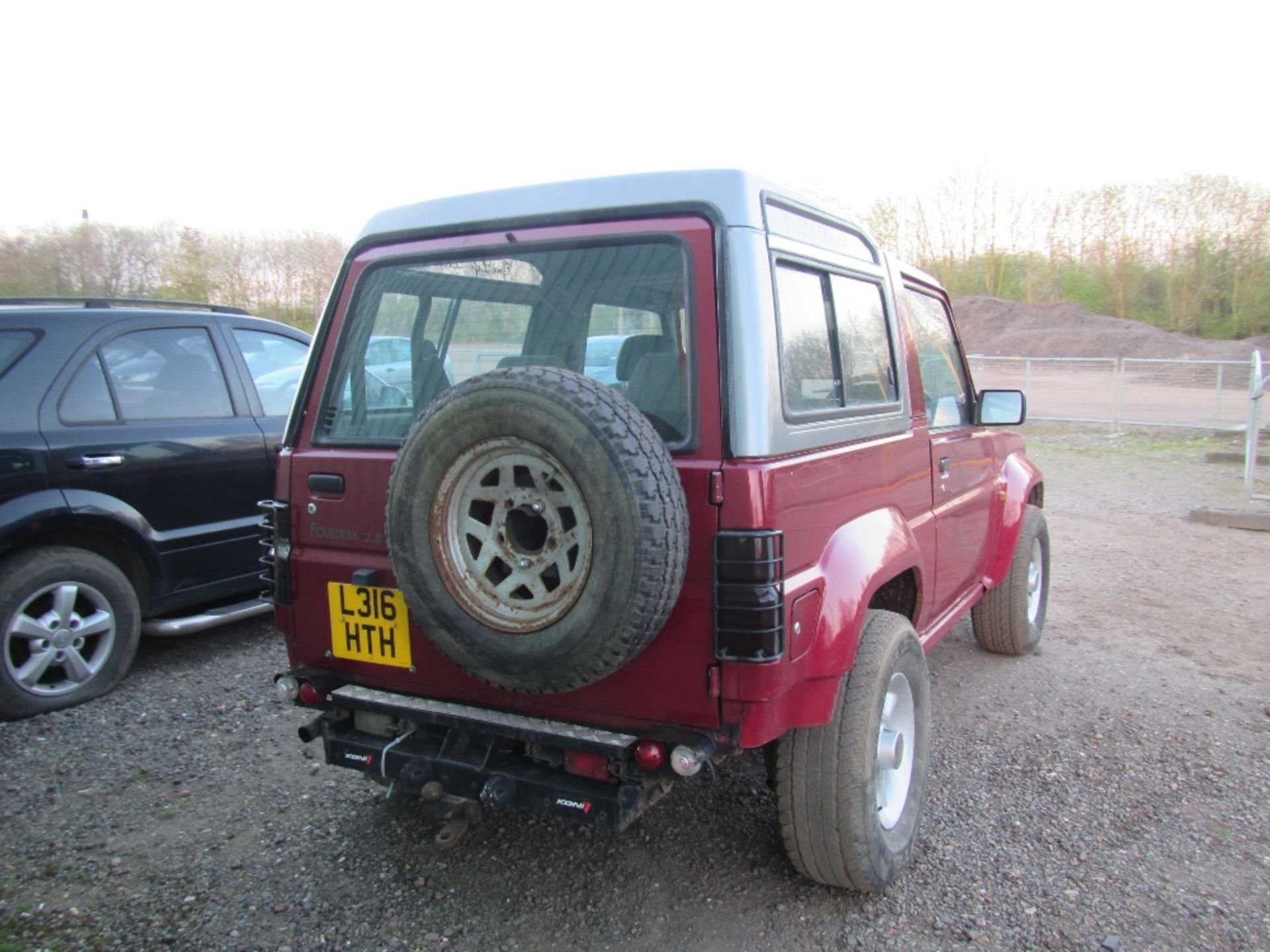 Diahatsu Fourtrak 2.8 TDI Diesel c/w Manual Free Wheeling Locking Hubs. Mileage: 114,824. No MOT. - Image 4 of 5