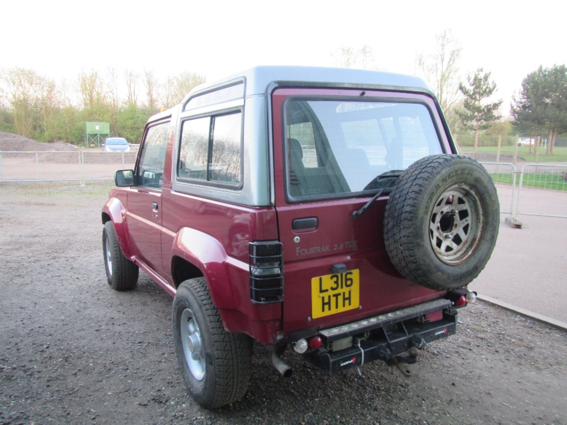 Diahatsu Fourtrak 2.8 TDI Diesel c/w Manual Free Wheeling Locking Hubs. Mileage: 114,824. No MOT. - Image 5 of 5