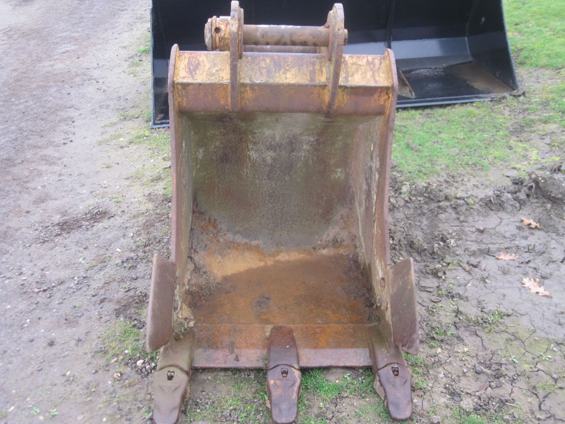 2ft6in Digging Bucket c/w 65mm Holes - Image 4 of 5