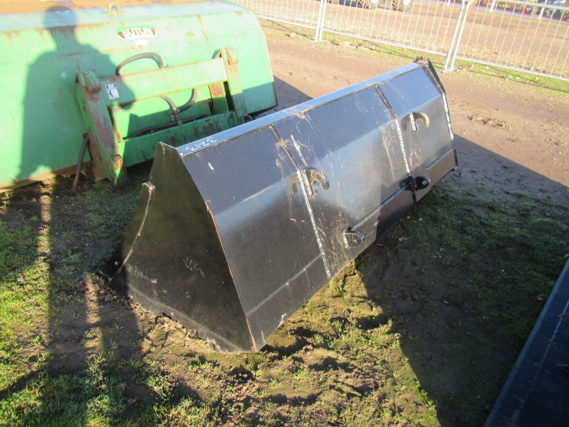 2.2m Ursus Bucket - Image 2 of 5