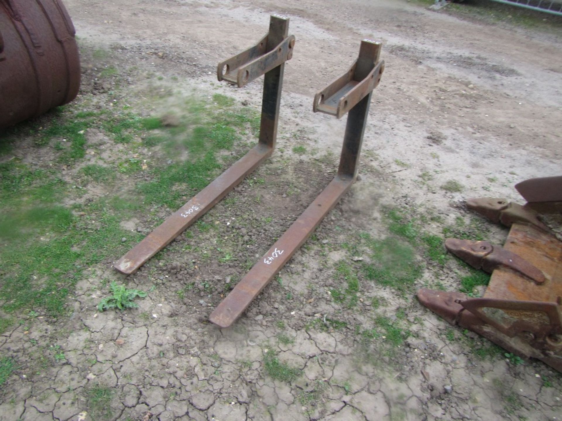 Pair of Pallet Tines to fit 4 in 1 Front Bucket UNRESERVED LOT - Image 2 of 4