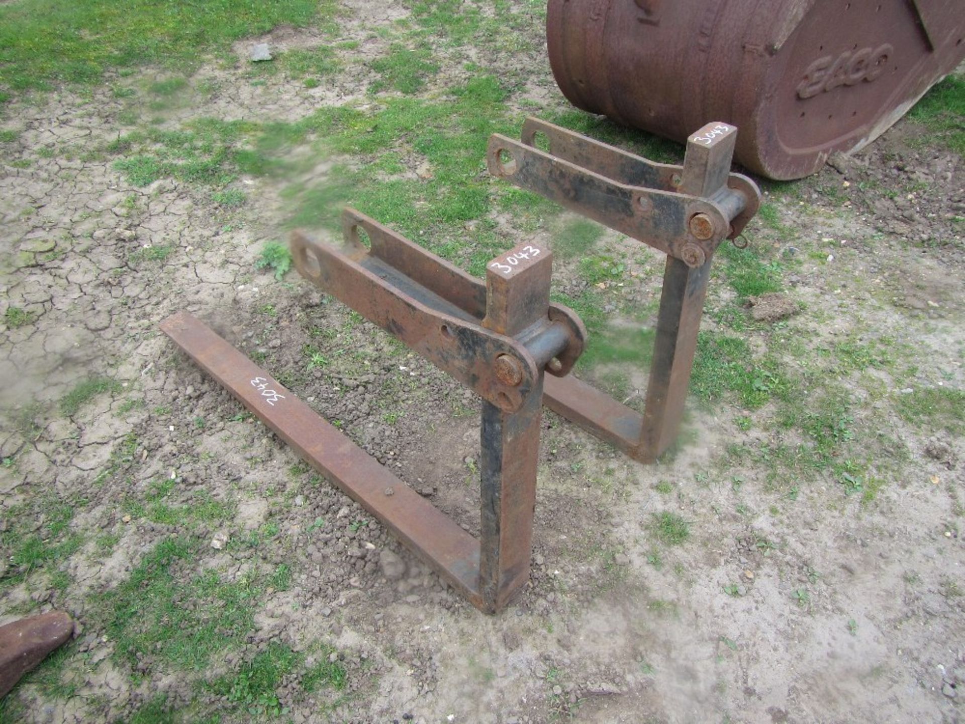 Pair of Pallet Tines to fit 4 in 1 Front Bucket UNRESERVED LOT