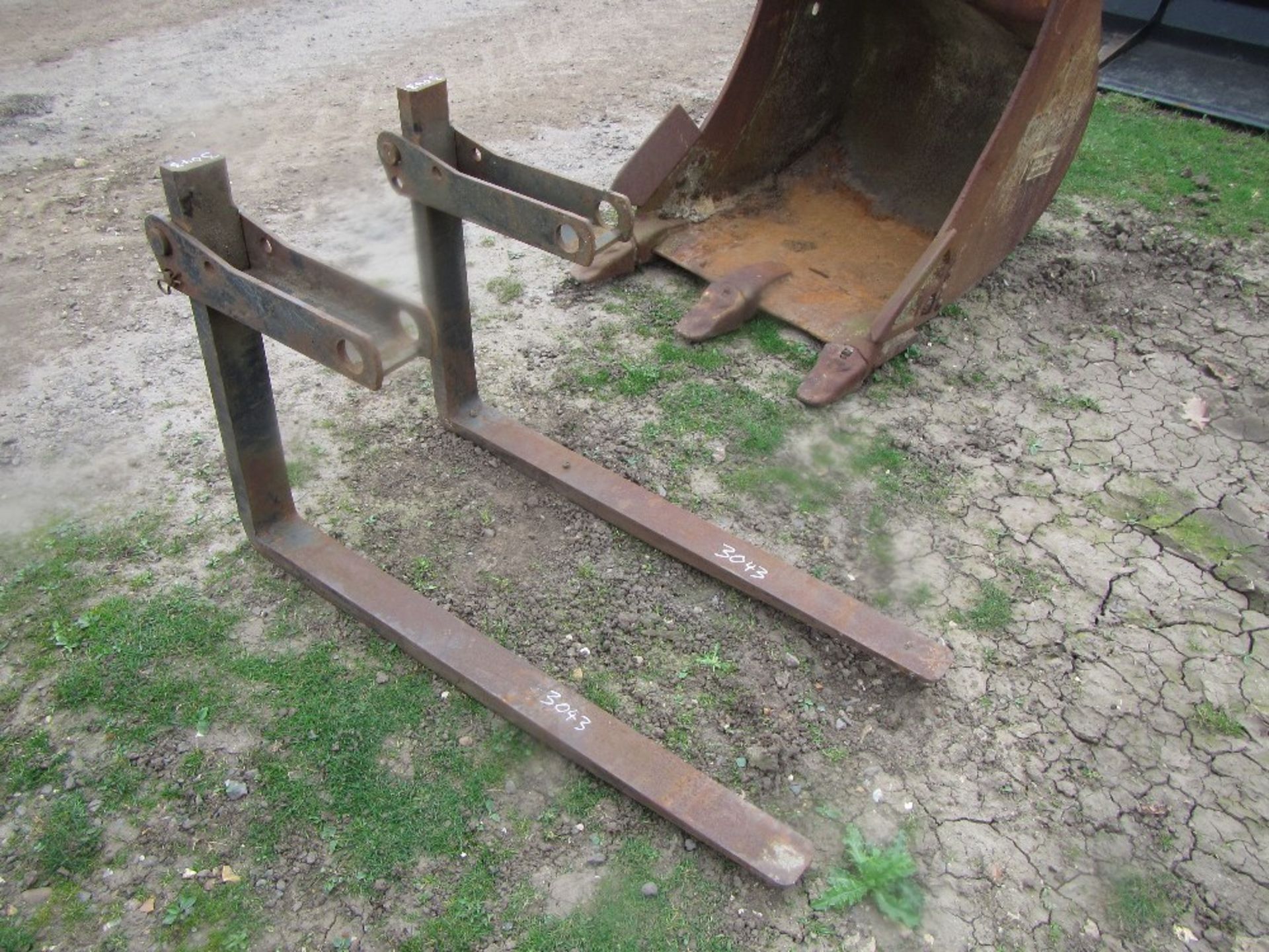 Pair of Pallet Tines to fit 4 in 1 Front Bucket UNRESERVED LOT - Image 3 of 4