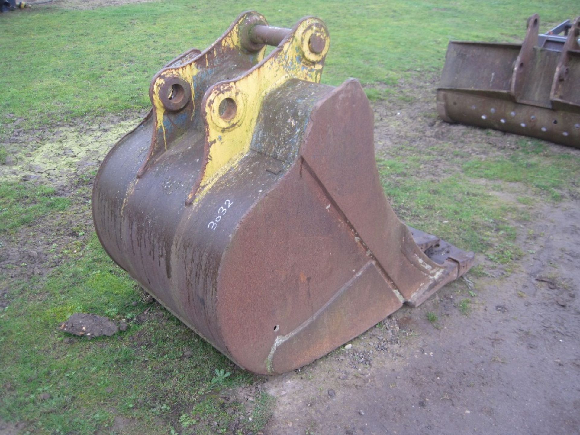 3ft Digging Bucket c/w 70mm Holes