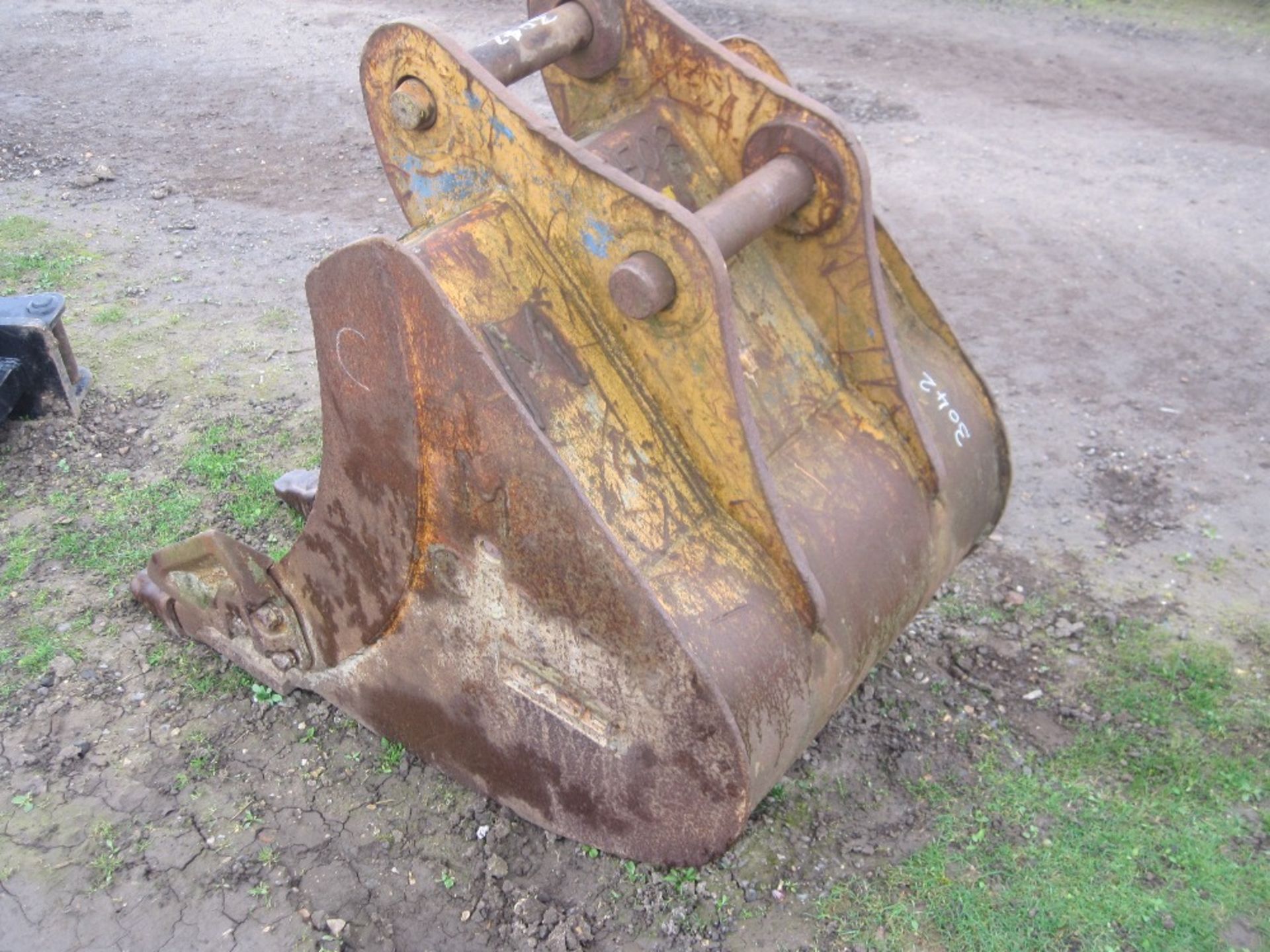 2ft6in Digging Bucket c/w 65mm Holes - Image 2 of 5