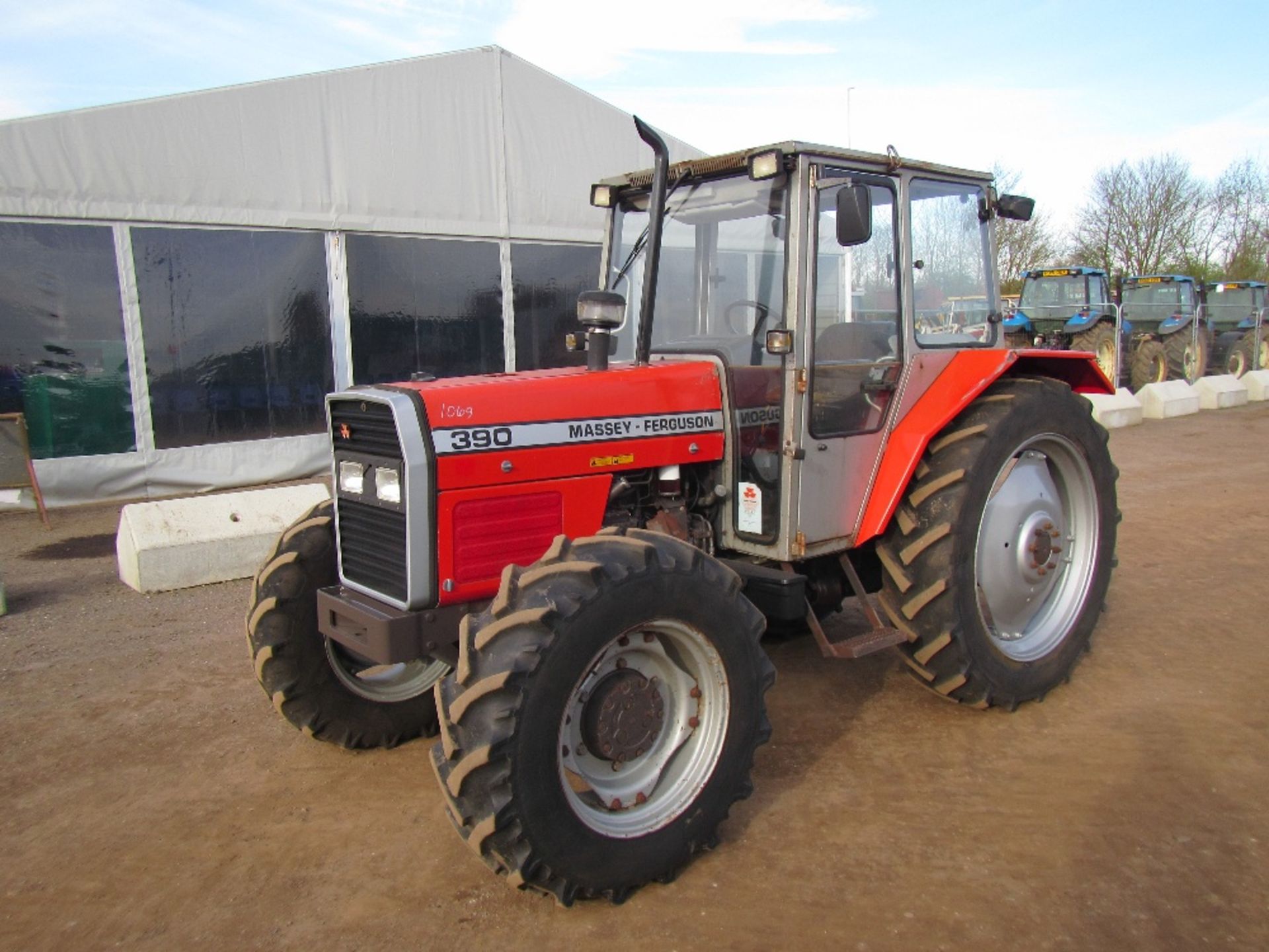 Massey Ferguson 390 4wd Tractor c/w 3 Gear Lever Reg. No. G257 RYS