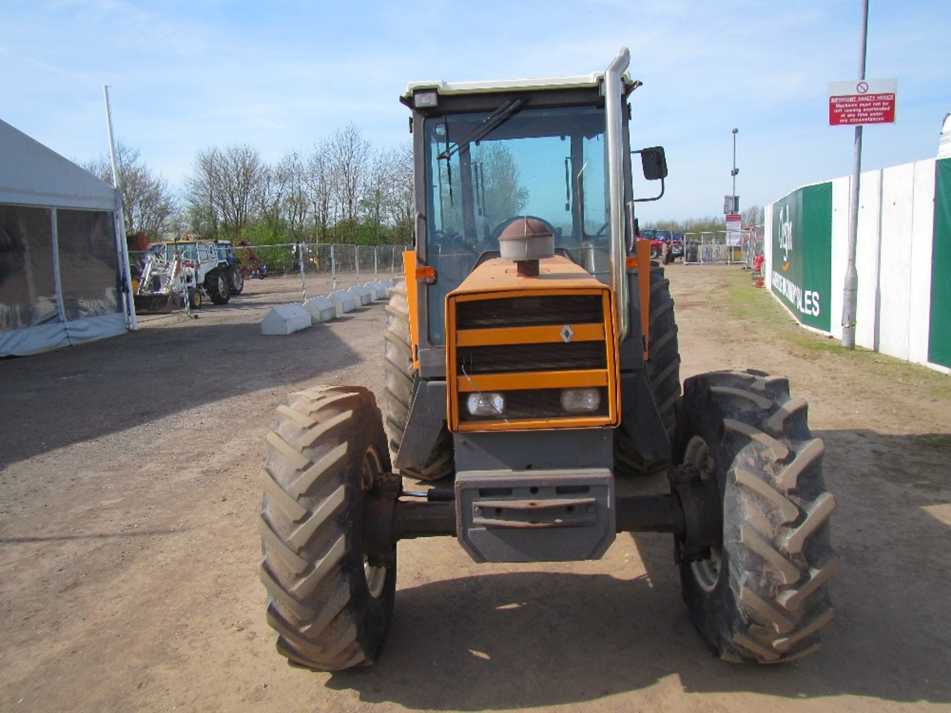 1983 Renault 981-4 Tractor. Reg Docs will be supplied. Reg. No. MBX 206Y Chassis No. 4483791 - Image 2 of 16