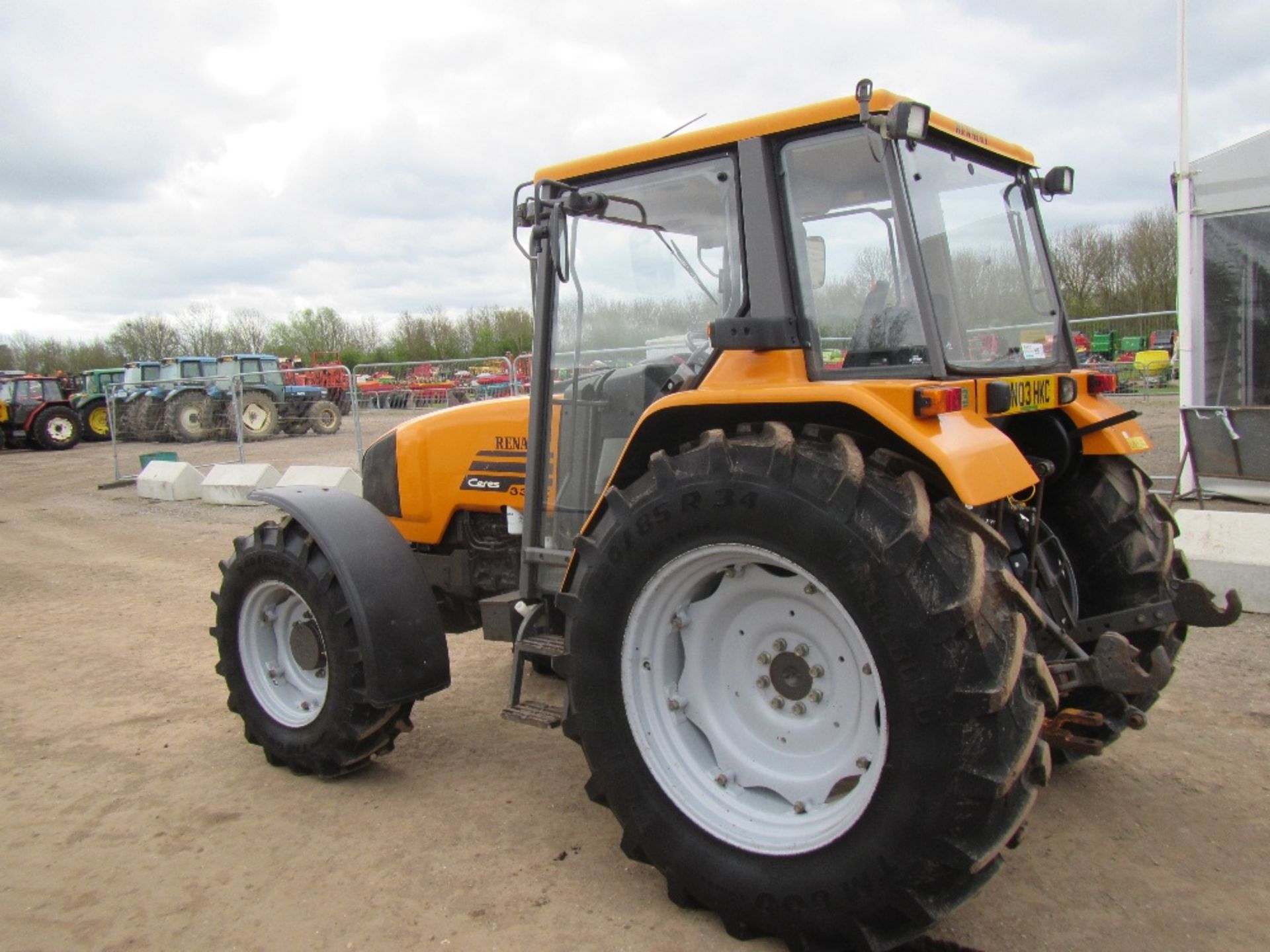 Renault 335X Tractor c/w Q Cab, Power Shuttle, 16.9x34 Reg. No. SN03 HKC - Image 9 of 16