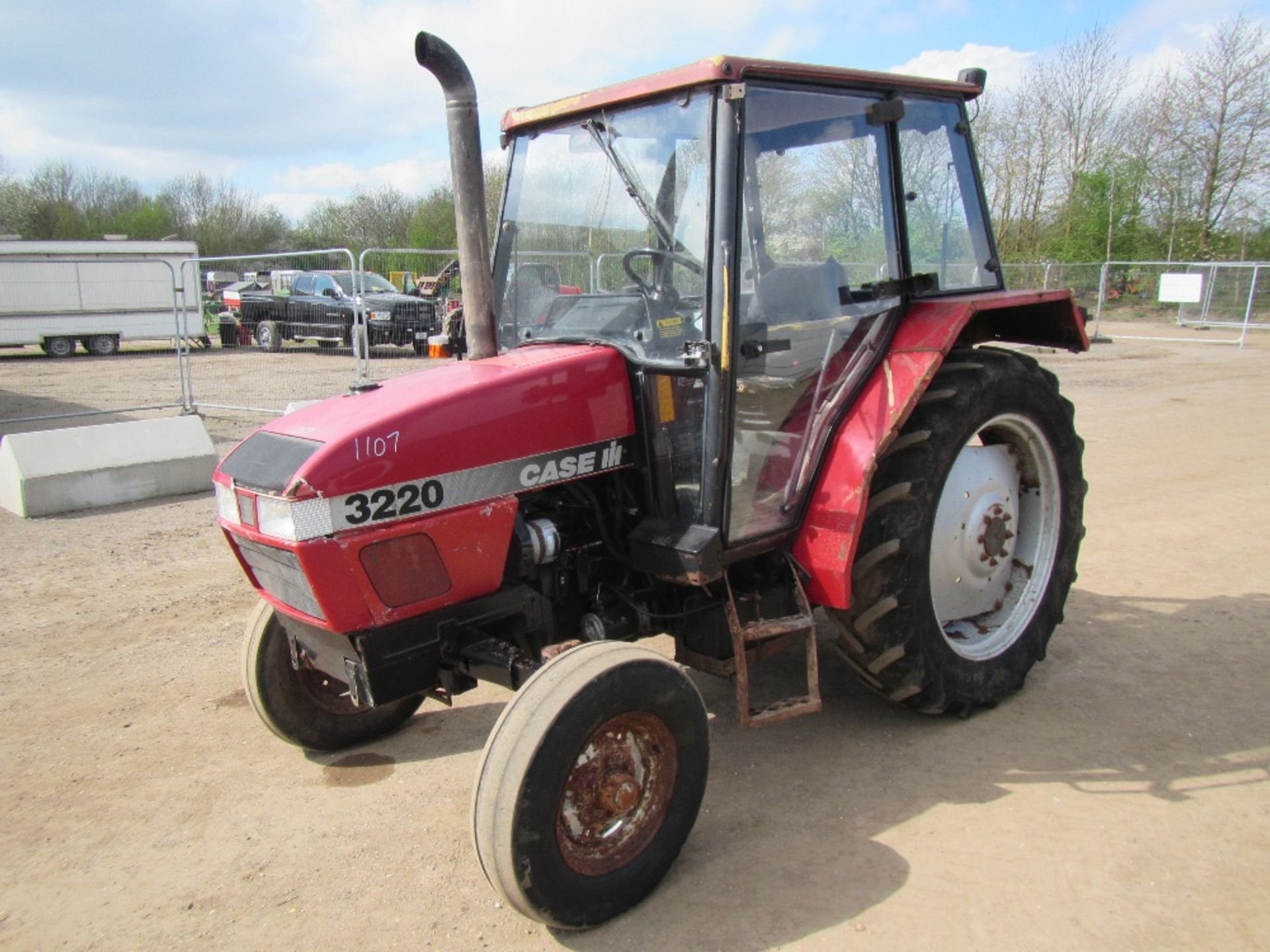 Case 3220 2wd Tractor c/w Q Cab Reg. No. N498 MUB