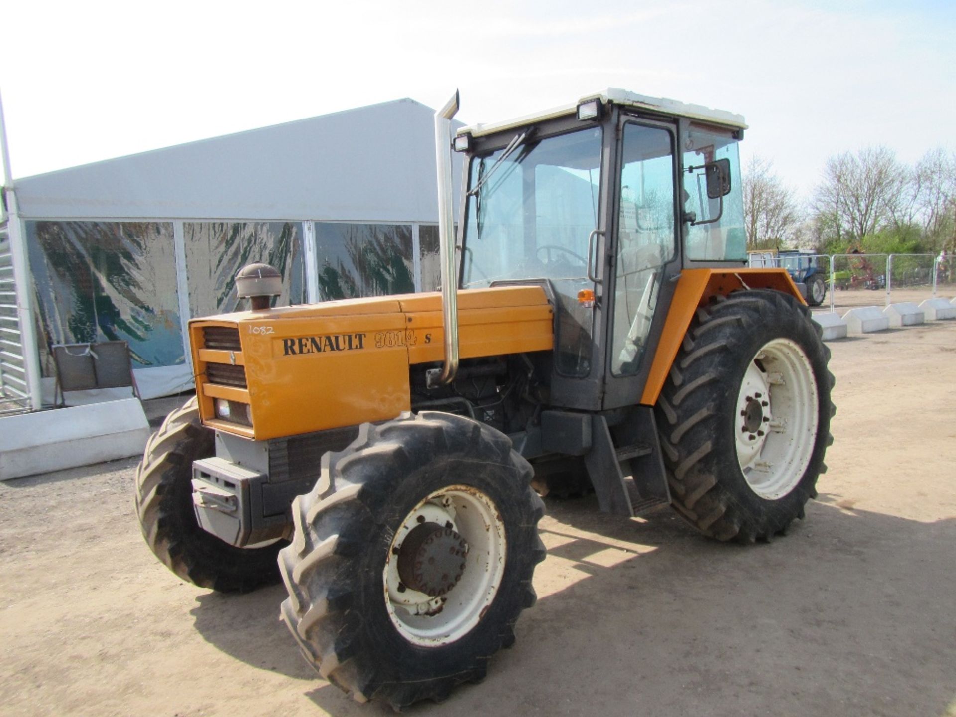1983 Renault 981-4 Tractor. Reg Docs will be supplied. Reg. No. MBX 206Y Chassis No. 4483791