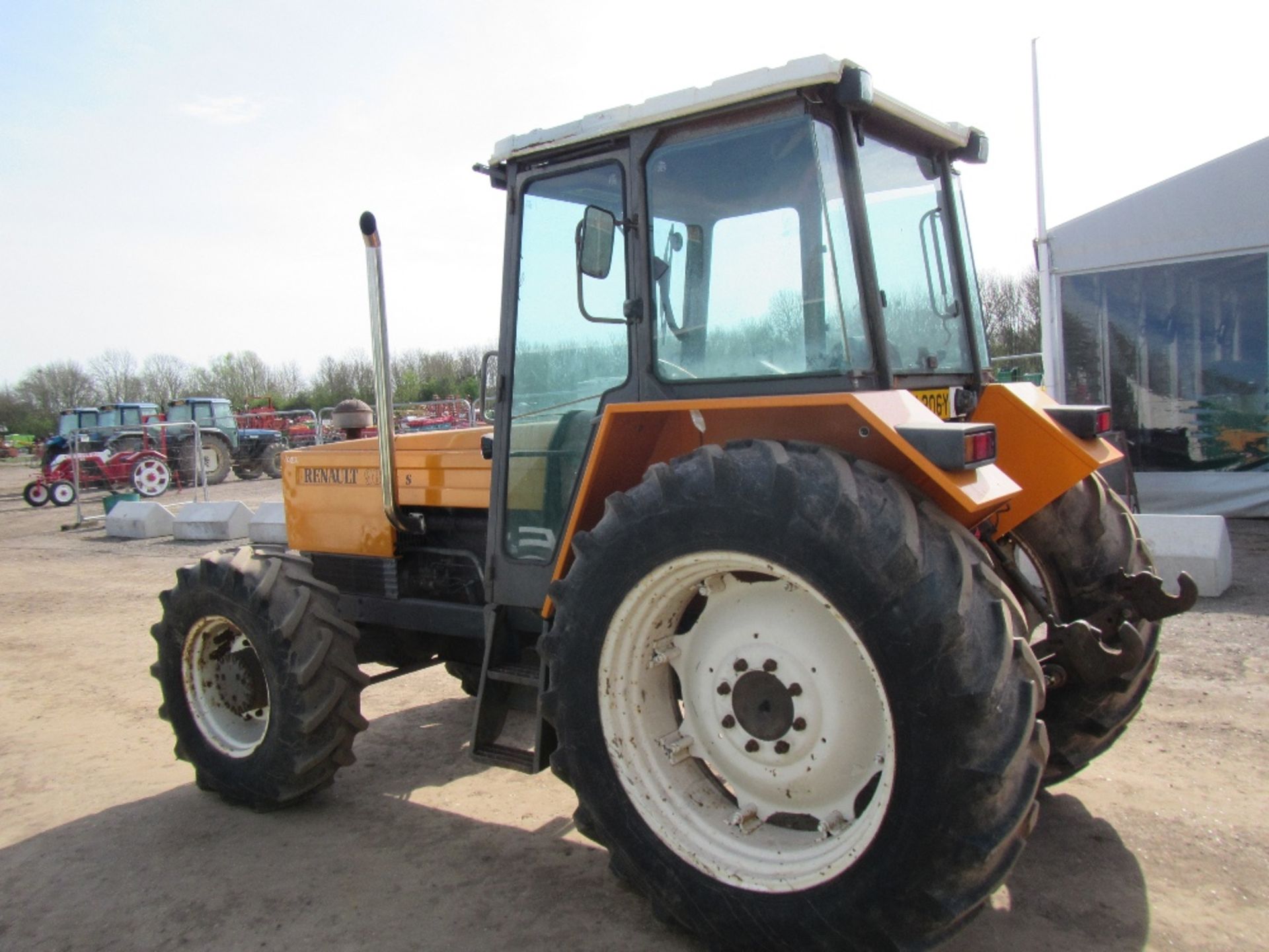 1983 Renault 981-4 Tractor. Reg Docs will be supplied. Reg. No. MBX 206Y Chassis No. 4483791 - Image 9 of 16