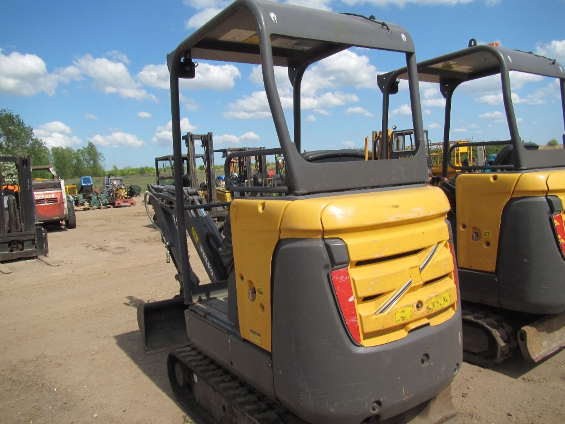 2012 Volvo EC15C Mini Digger - Image 4 of 5