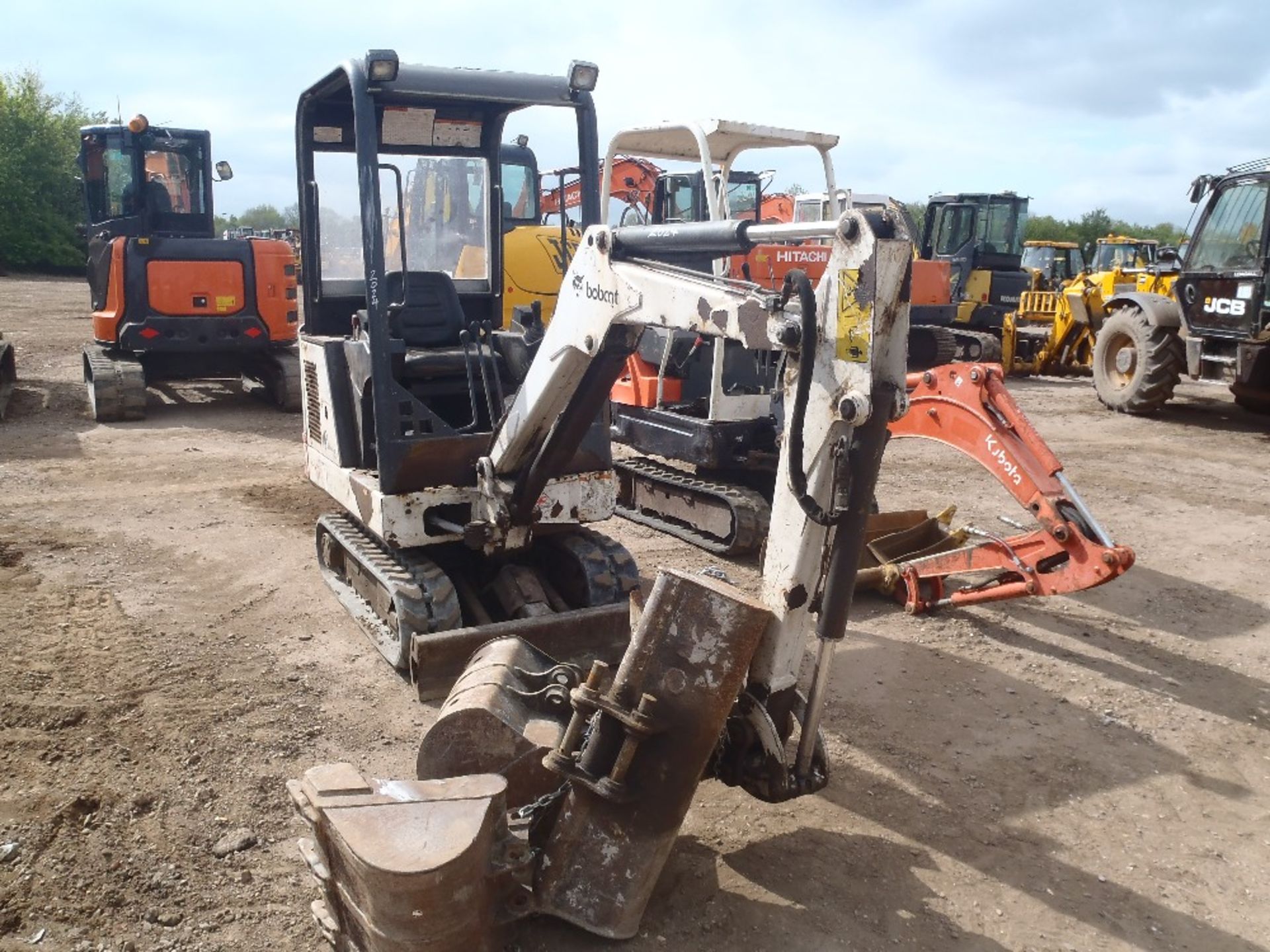 BoBcat 1.5 Ton Mini Excavator c/w brackets - Image 2 of 7