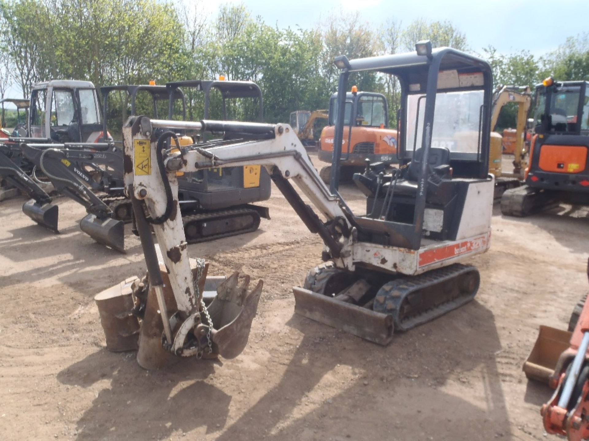 BoBcat 1.5 Ton Mini Excavator c/w brackets