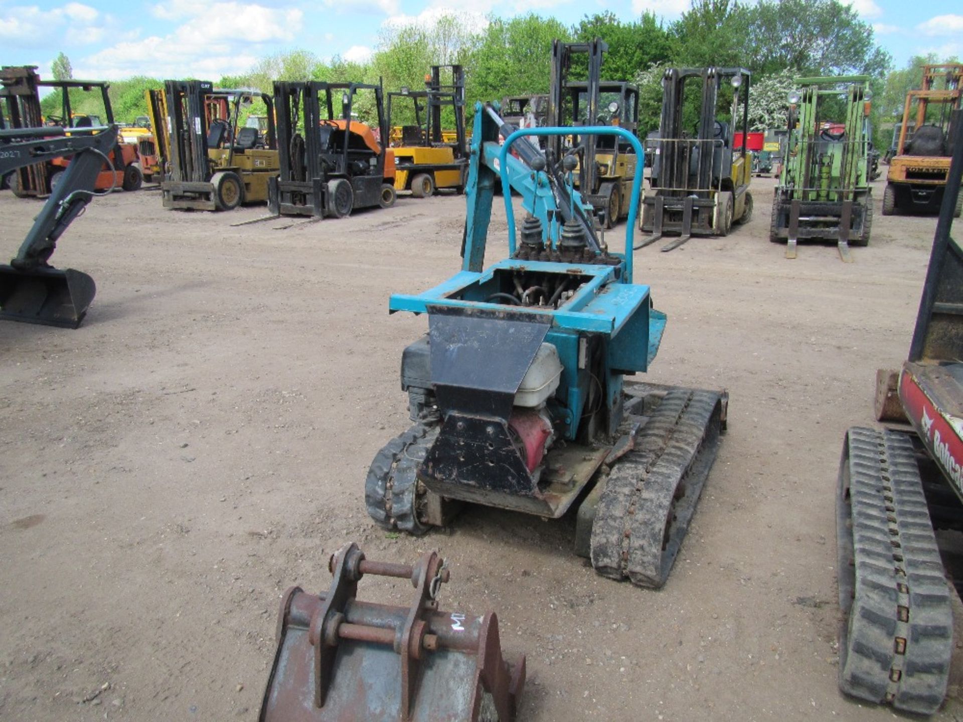 Powerfab 1 Ton Tracked Mini Digger - Image 3 of 4