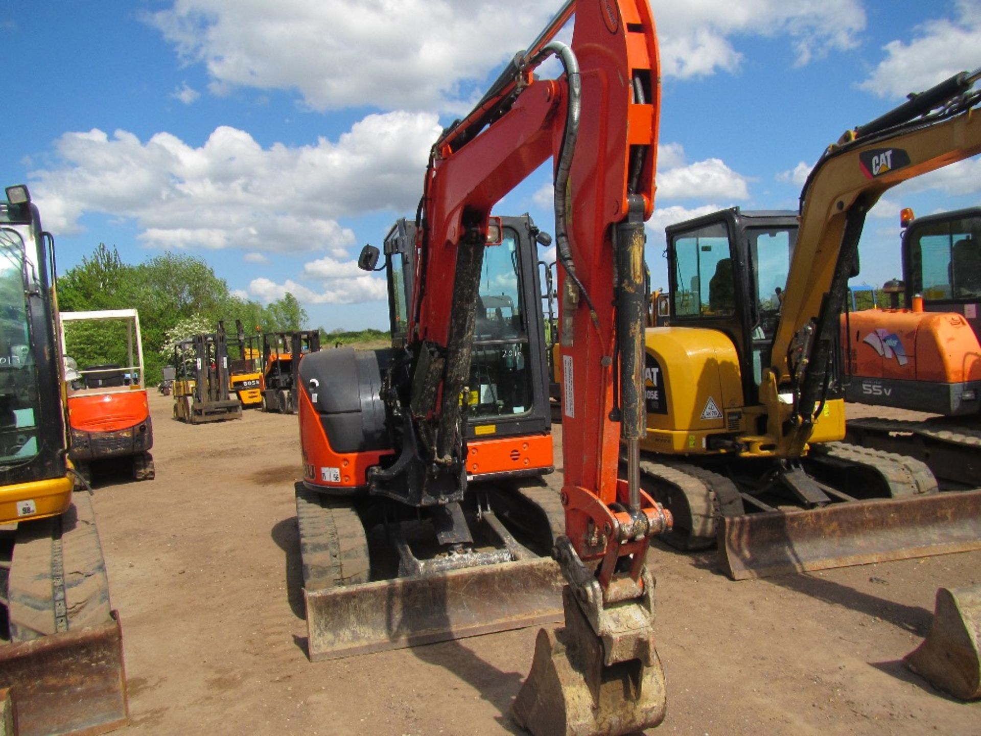 2014 Hitachi ZX 48U Excavator c/w hyd hitch, check valve, blade, climate, flashing light, radio & - Image 2 of 7