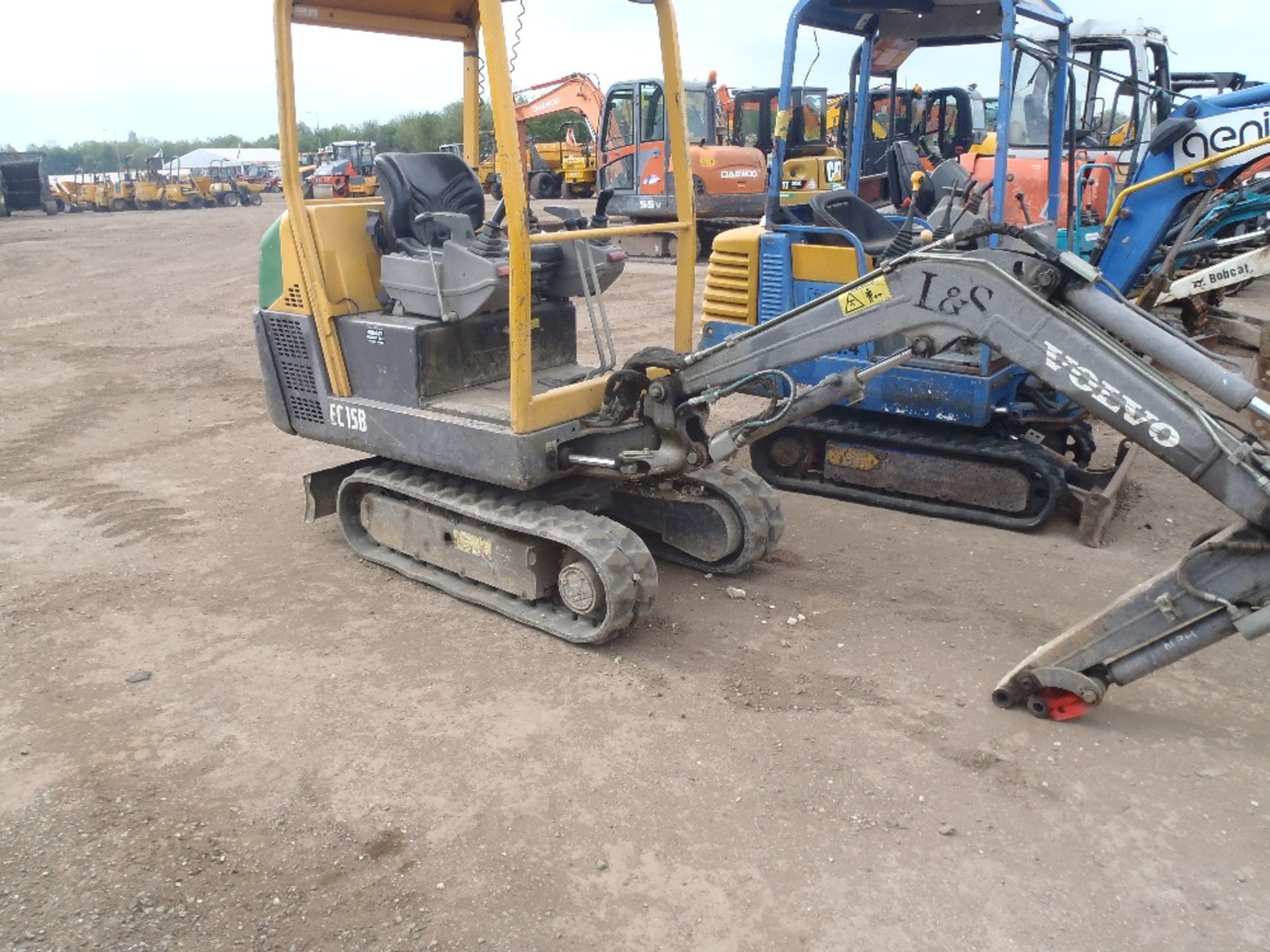 2004 Volvo EC15B XR 1.5 Ton Mini Digger Hours: 2547 - Image 2 of 8