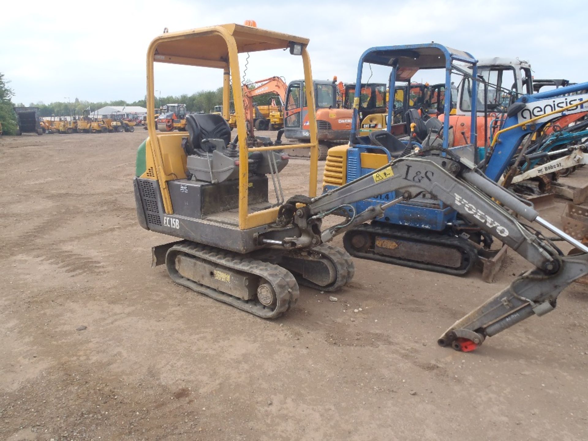 2004 Volvo EC15B XR 1.5 Ton Mini Digger Hours: 2547 - Image 3 of 8