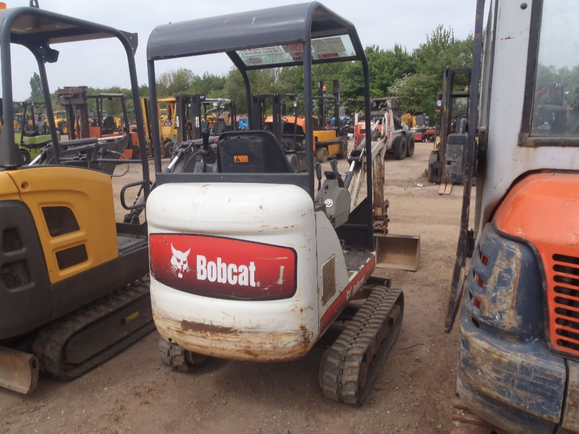 2009 Bobcat 319 Mini Digger c/w expanding undercarriage, 2 speed, q/h, 2no. buckets - Image 3 of 6