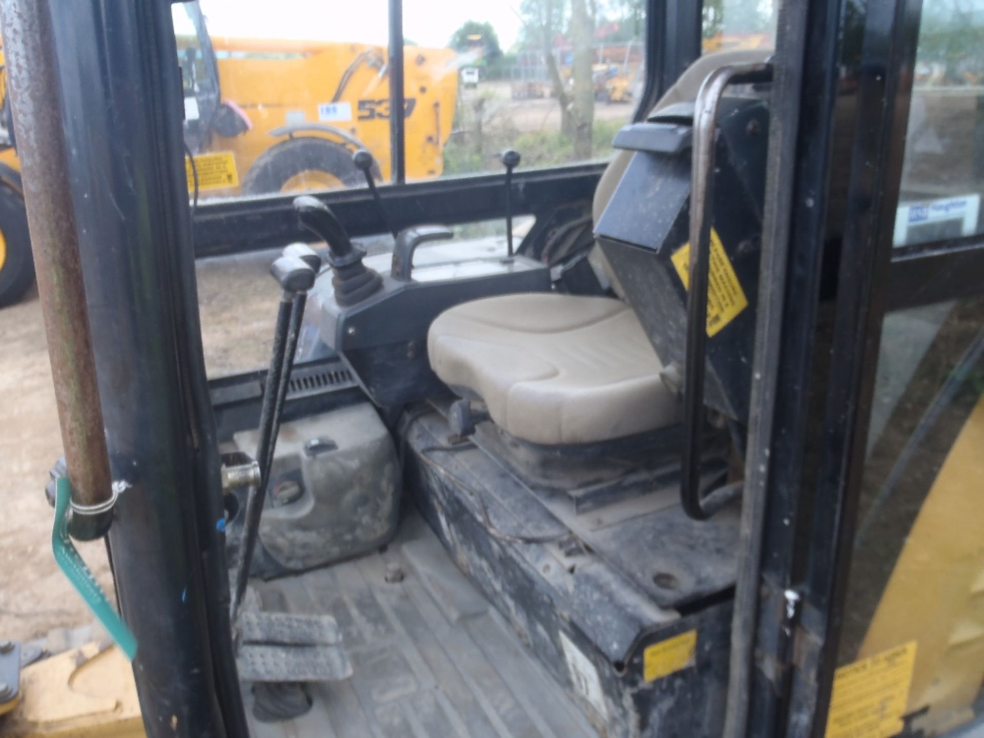 2003 Cat 302.5 2.5 Ton Mini Digger c/w 4 buckets Hours: 3907 - Image 7 of 7