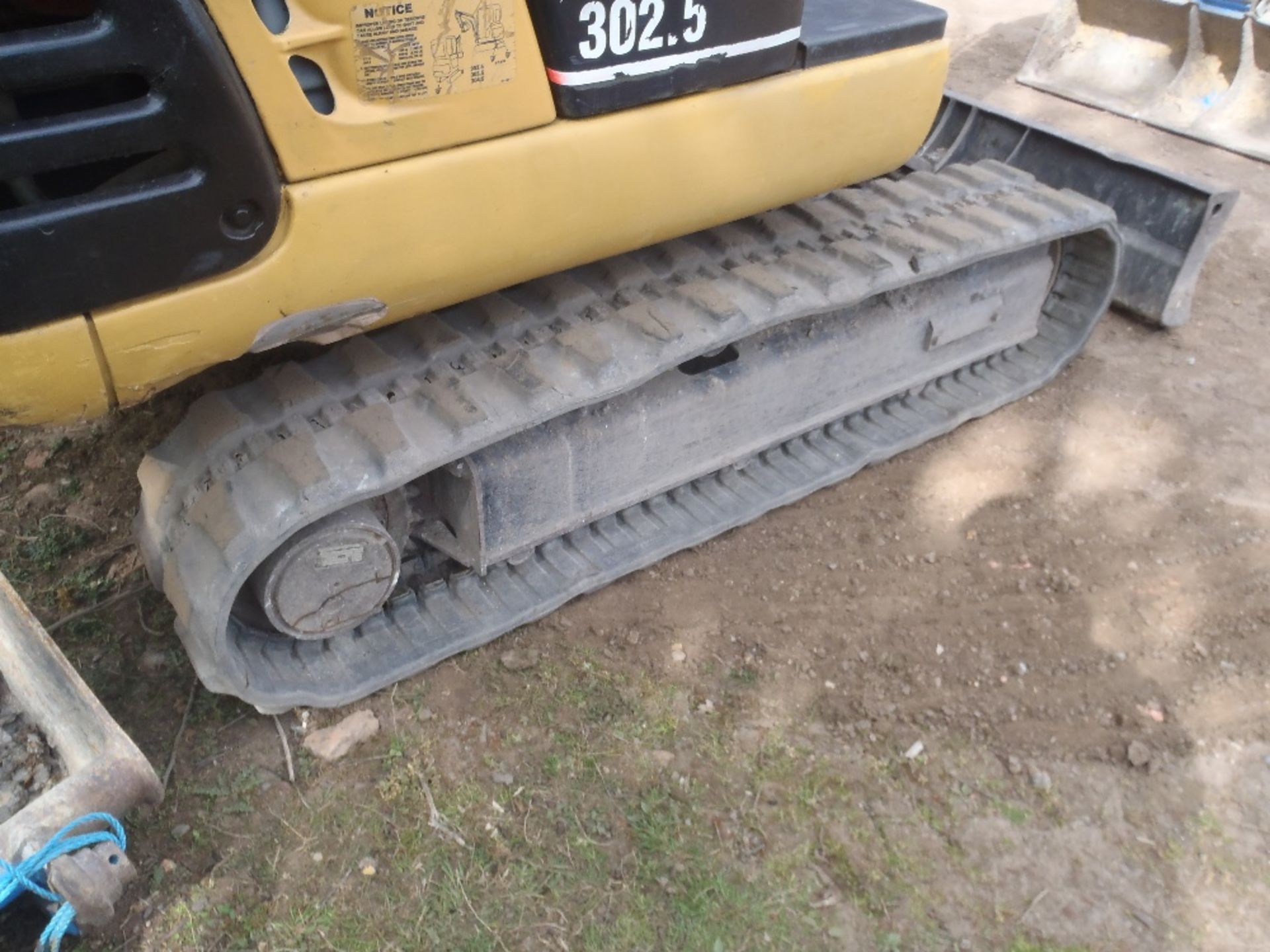 2003 Cat 302.5 2.5 Ton Mini Digger c/w 4 buckets Hours: 3907 - Image 6 of 7