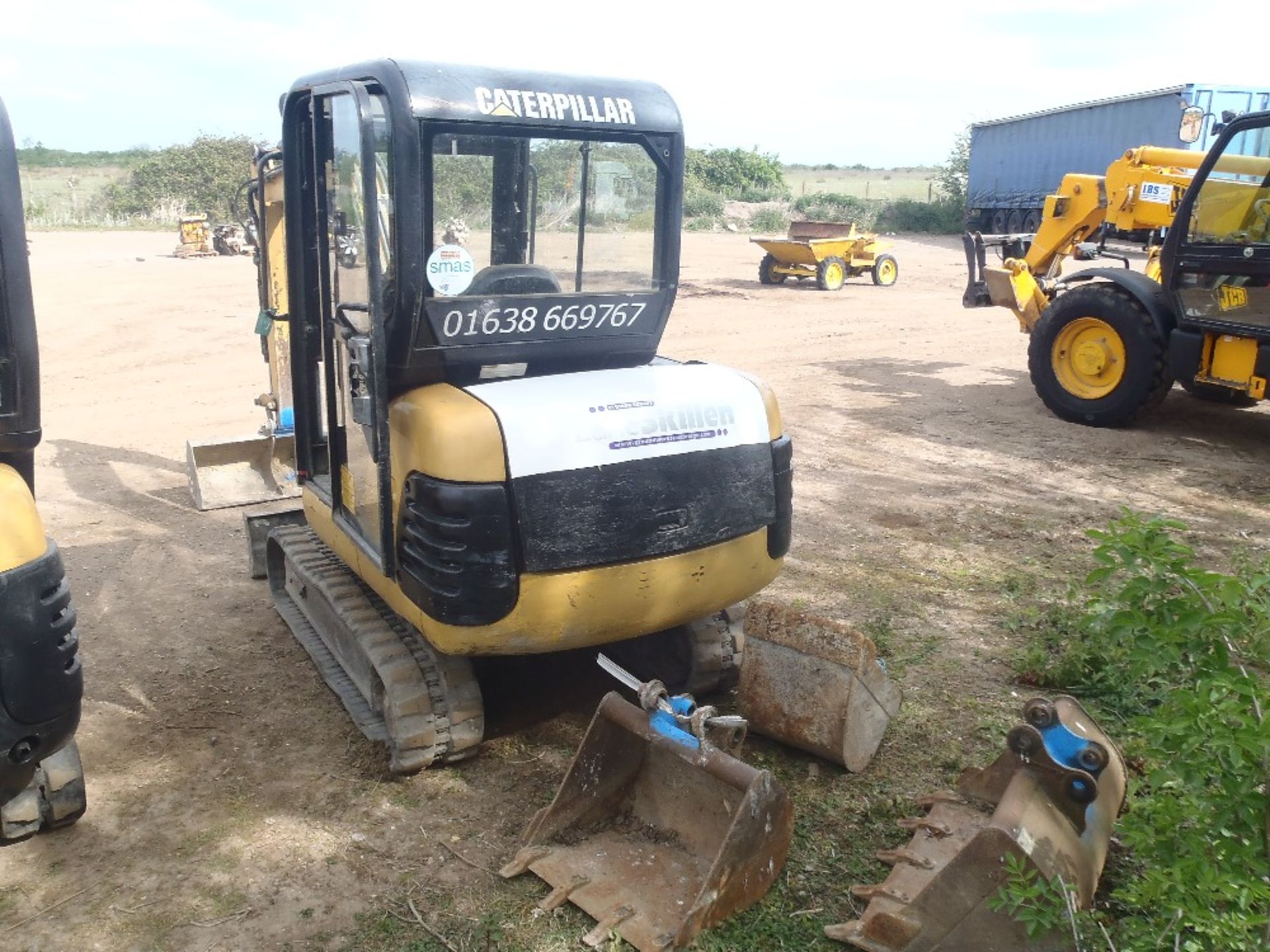 2003 Cat 302.5 2.5 Ton Mini Digger c/w 4 buckets Hours: 3907 - Image 4 of 7