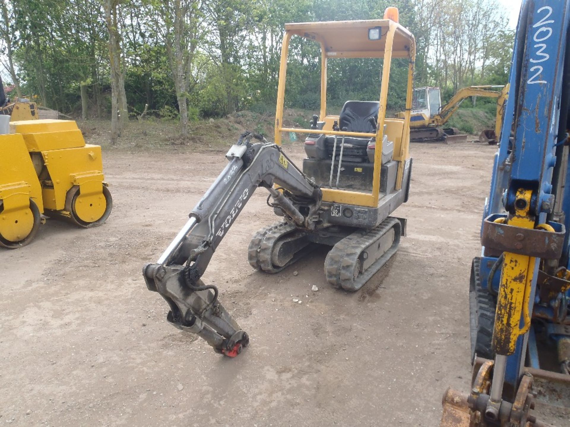 2004 Volvo EC15B XR 1.5 Ton Mini Digger Hours: 2547