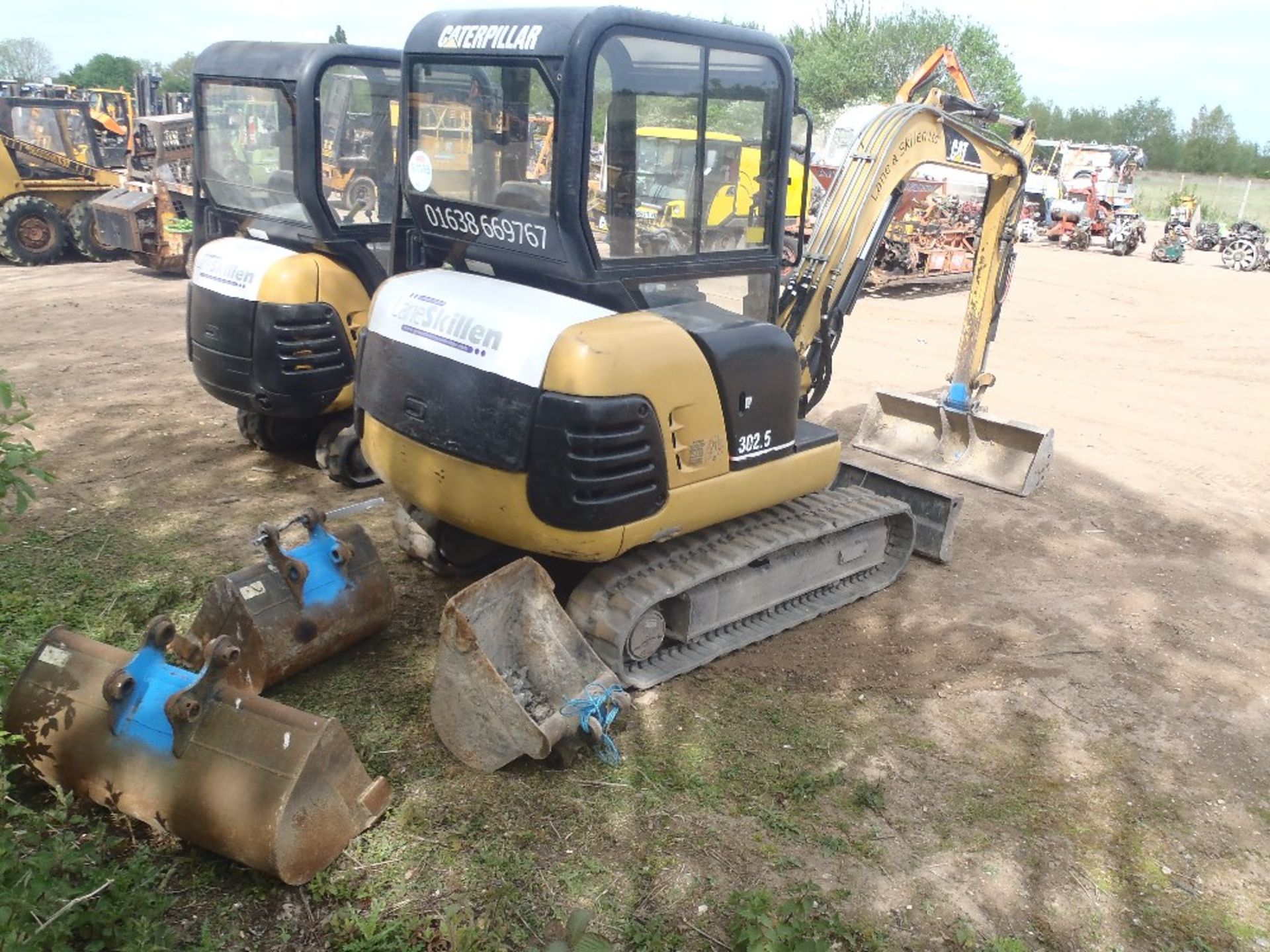 2003 Cat 302.5 2.5 Ton Mini Digger c/w 4 buckets Hours: 3907 - Image 3 of 7